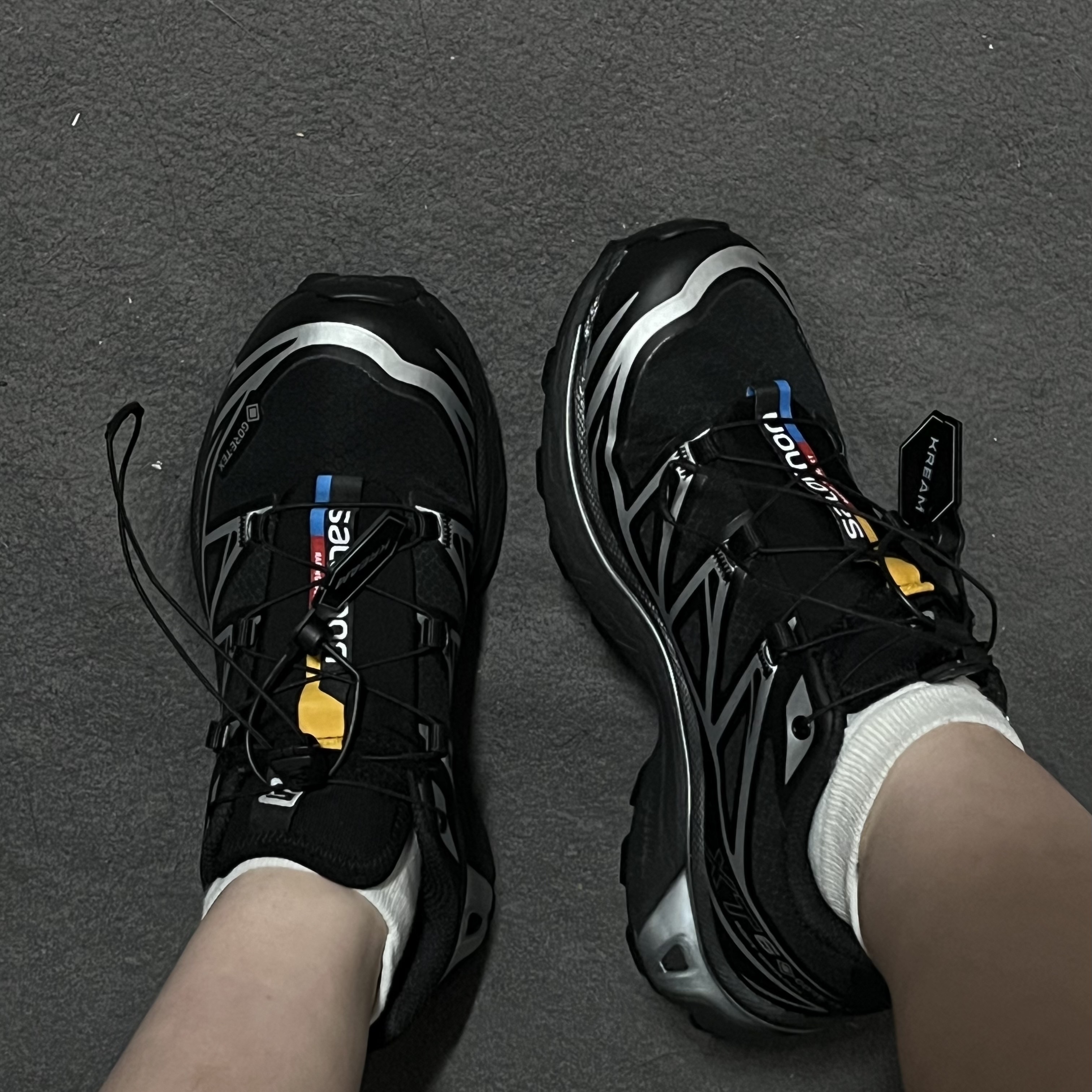 Salomon XT-6 GTX Black Silver 착용 스타일 - 1