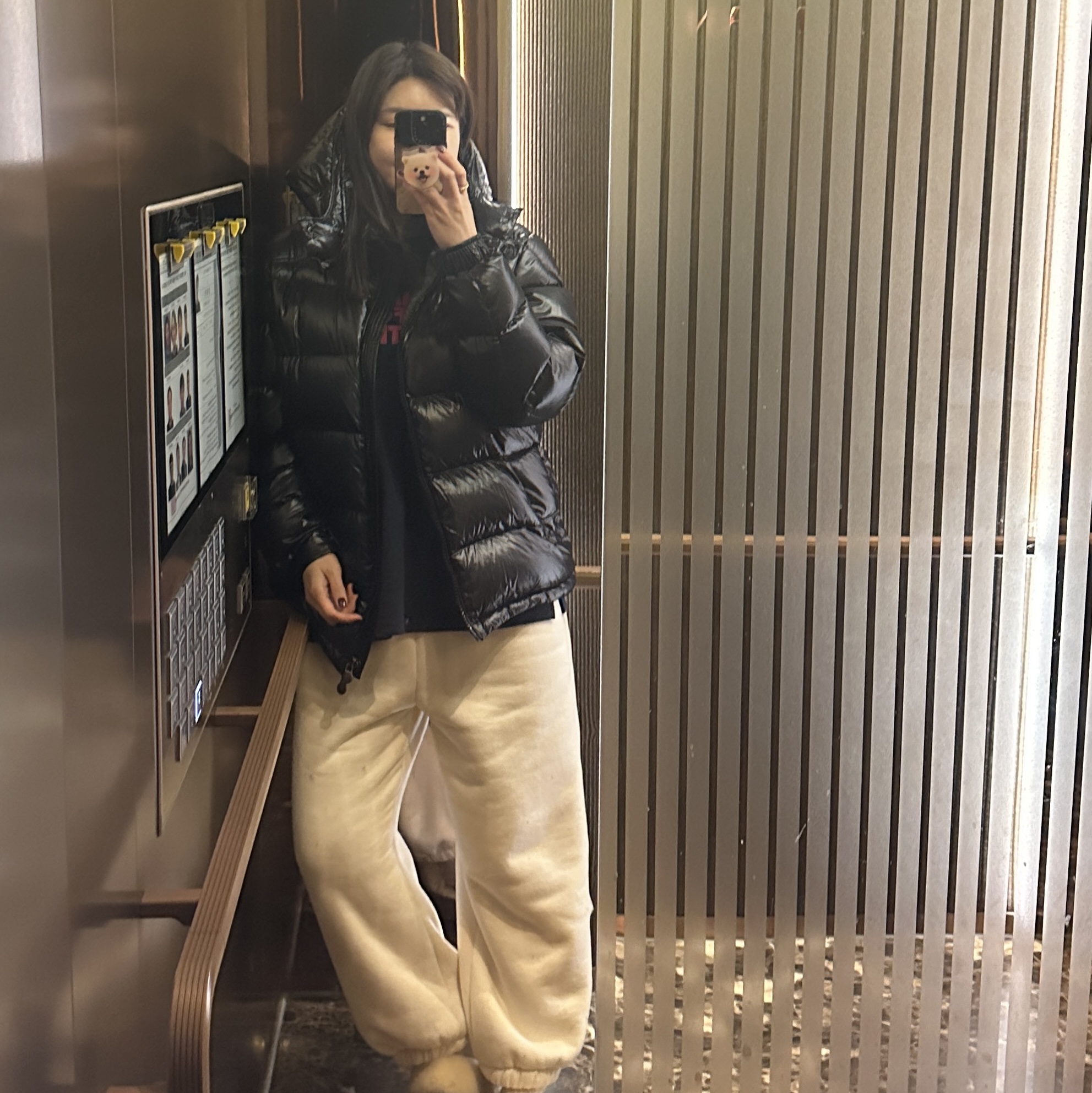 Moncler Maya Short Down Jacket Black - 22FW 착용 스타일 - 1