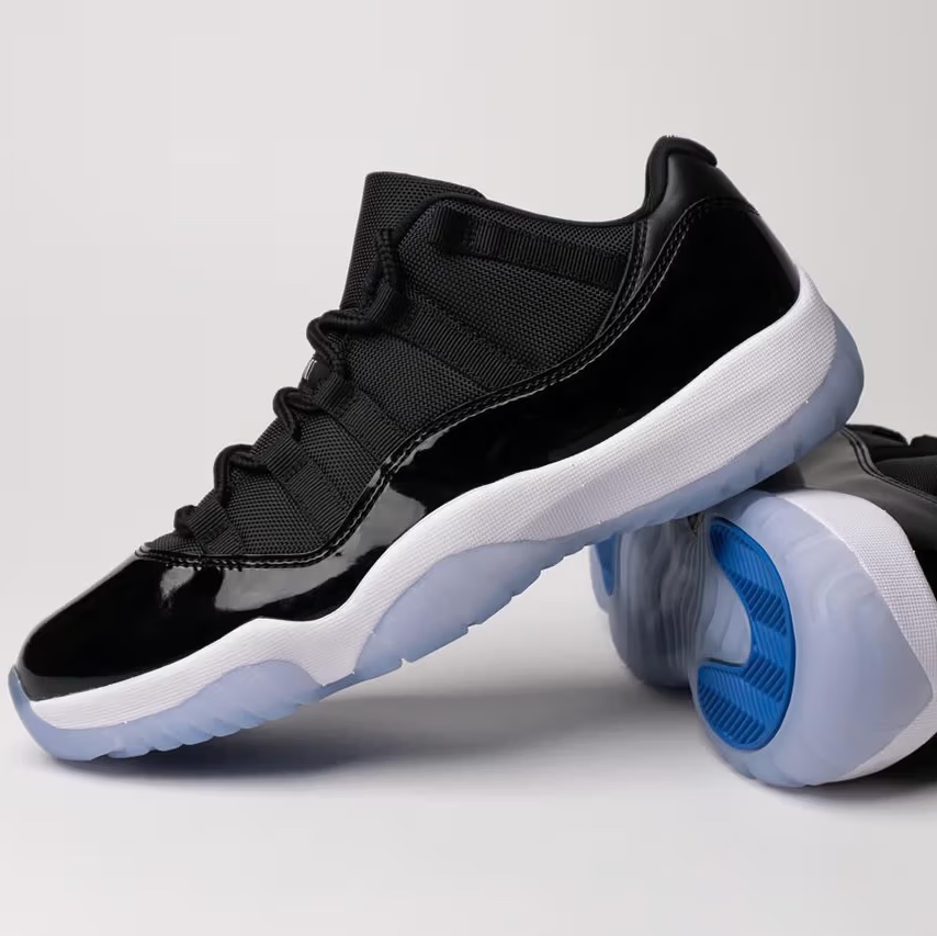 Jordan 11 Retro Low IE Space Jam, Jordan 11 CMFT Low White Black 착용 스타일 - 2