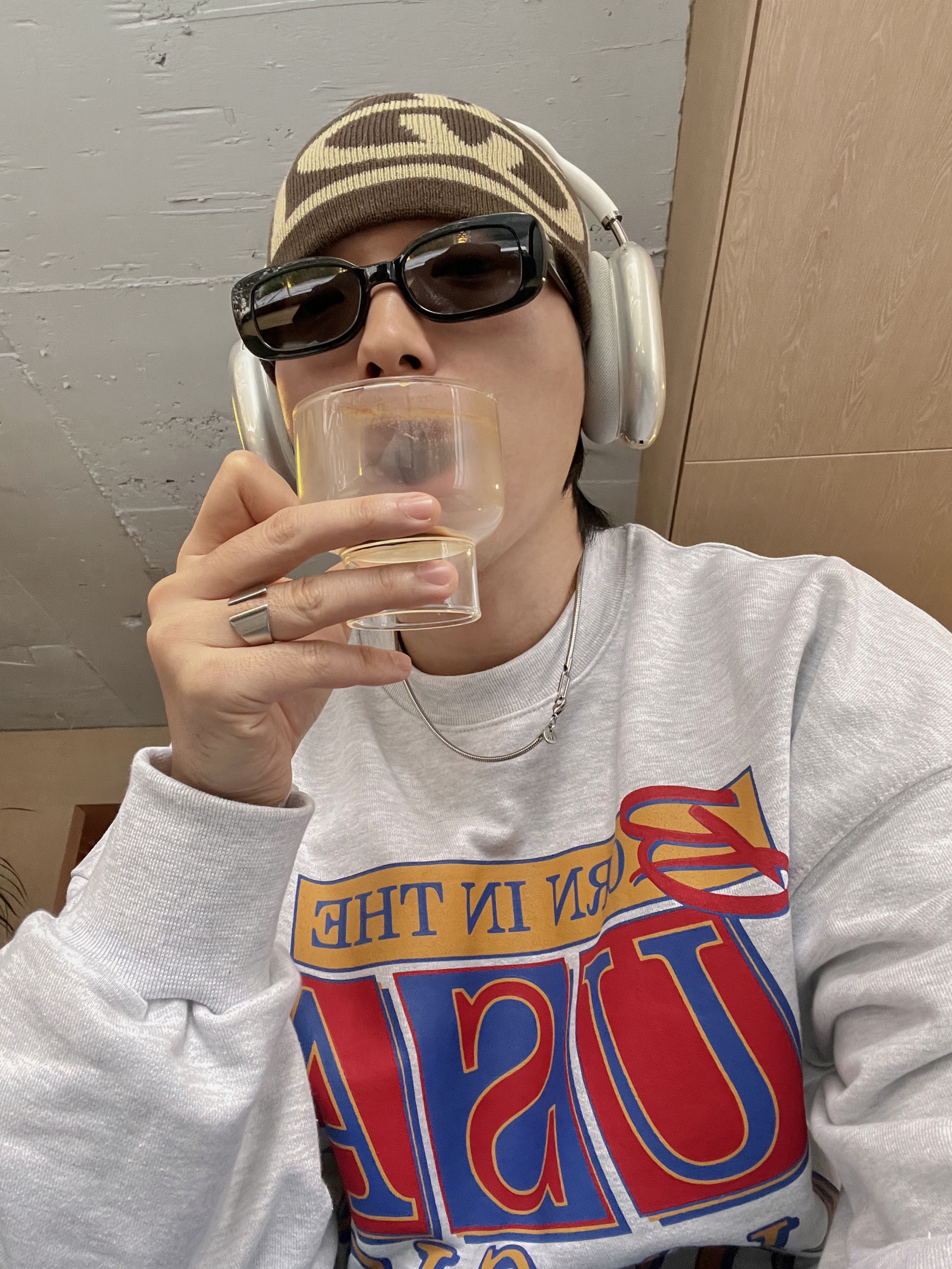Stussy SS Link Skullcap Beanie Brown, Apple AirPods Max Lightning Silver (Korean Ver.) 착용 스타일 - 1