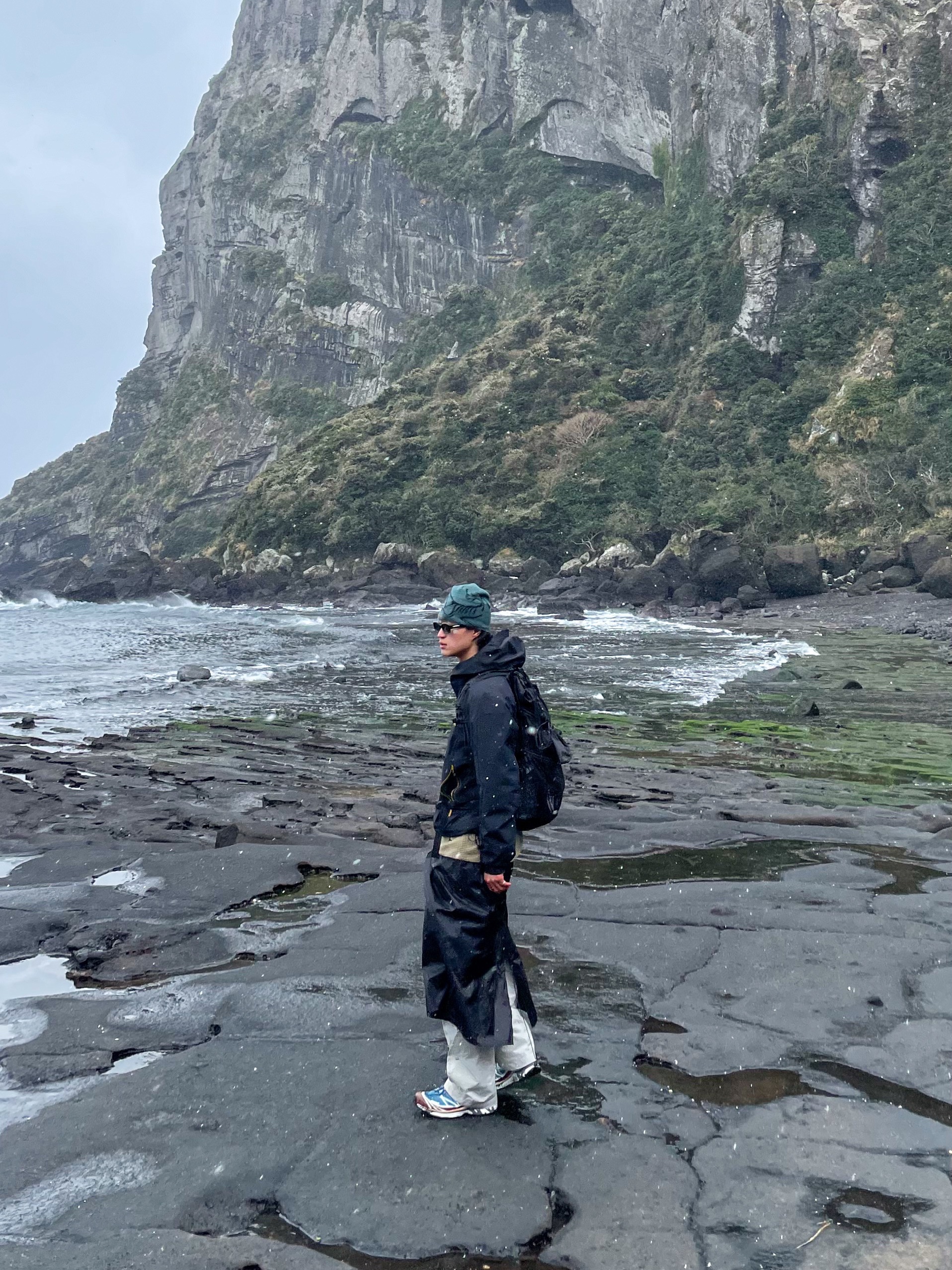 Arc'teryx x Beams Zeta SL Jacket Black Orange, Arc'teryx Bird Head Toque Dark Magic 착용 스타일 - 2