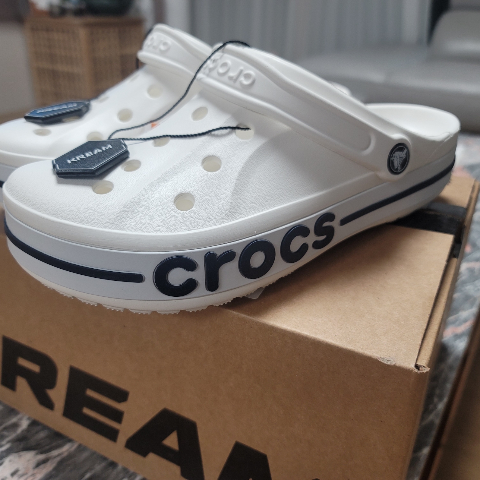 Crocs Bayaband Clog White Navy 착용 스타일