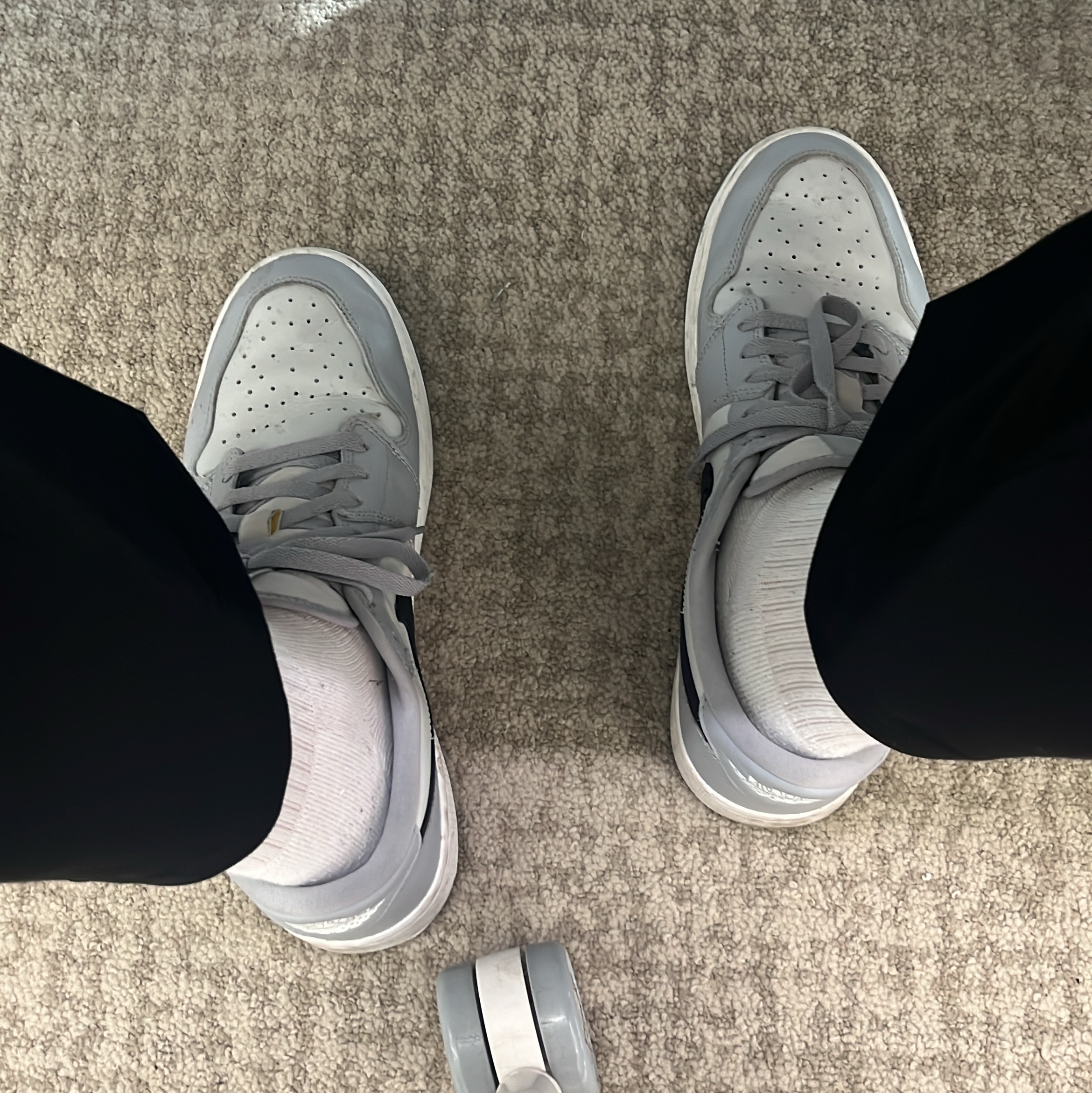 Jordan 1 Low Golf Wolf Grey 착용 스타일