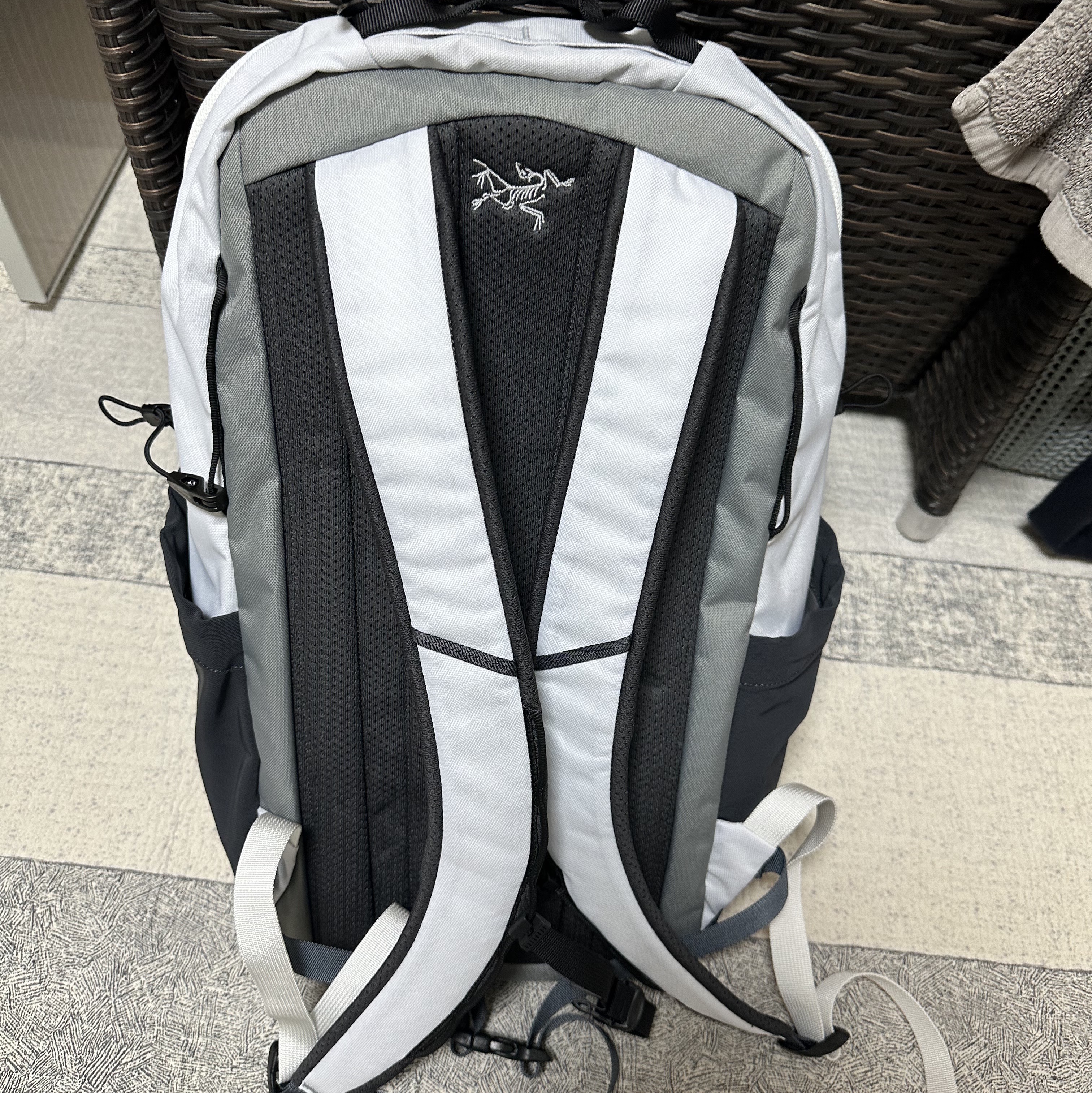 Arc'teryx x Beams Mantis 26 Backpack Tranquil 착용 스타일 - 2