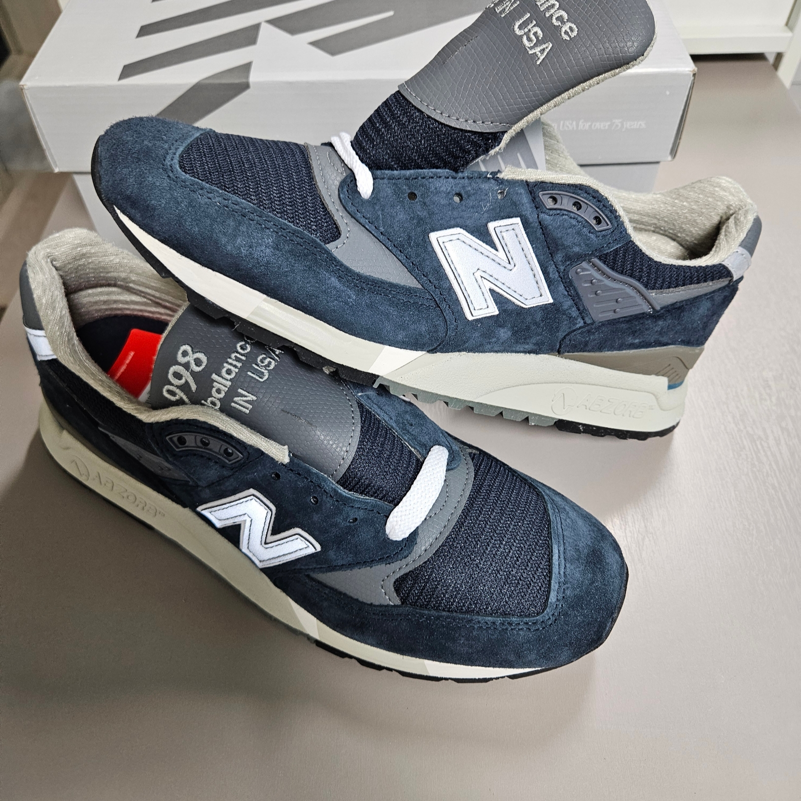 New Balance 998 Made in USA Navy Grey 착용 스타일 - 1