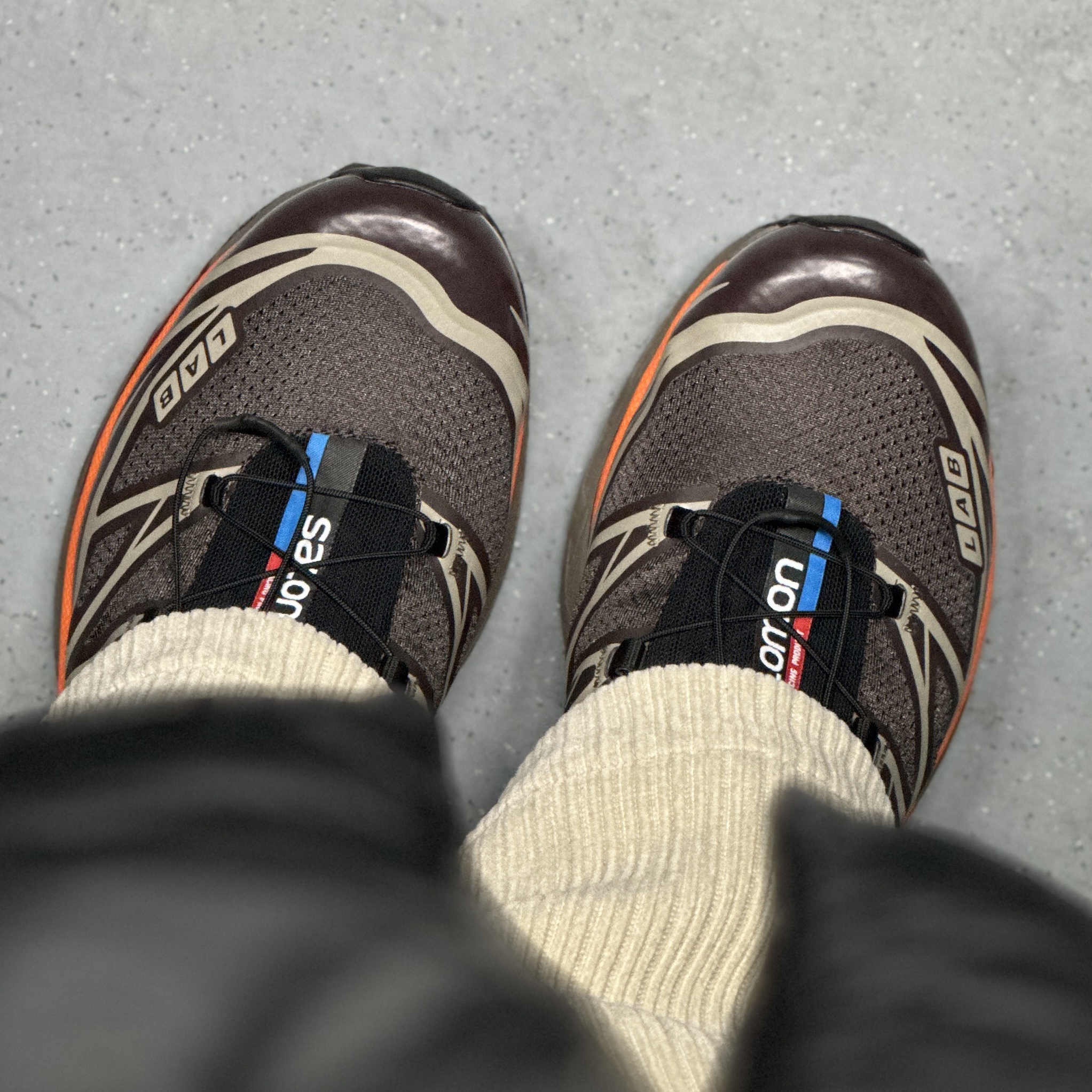 Salomon XT-6 ADV Shale Chocolate Plum 착용 스타일