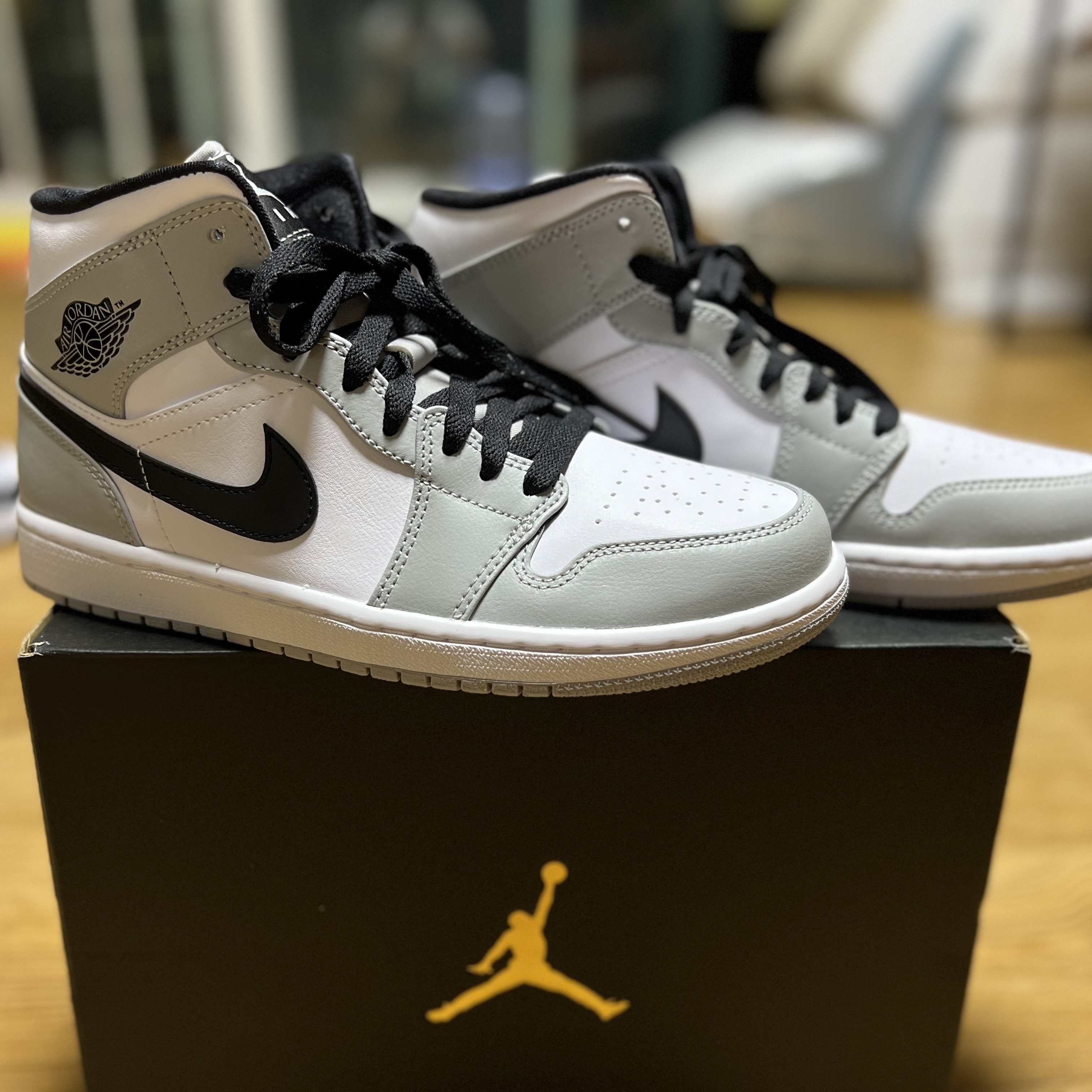 Jordan 1 Mid Light Smoke Grey 착용 스타일