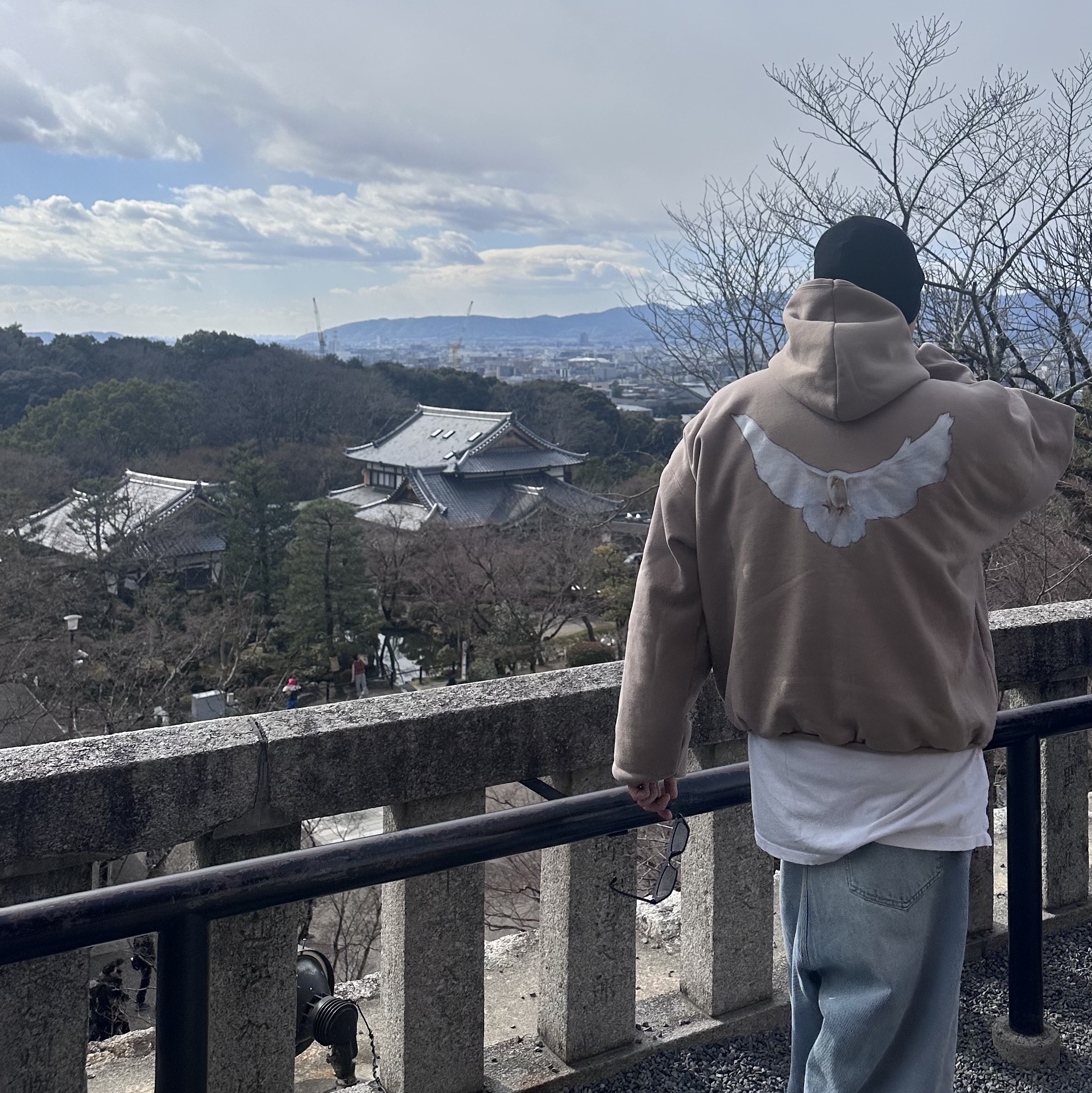Yeezy Gap Engineered By Balenciaga Padded Hoodie Beige, (W) Balenciaga 3XL Sneakers Light Beige 착용 스타일 - 3