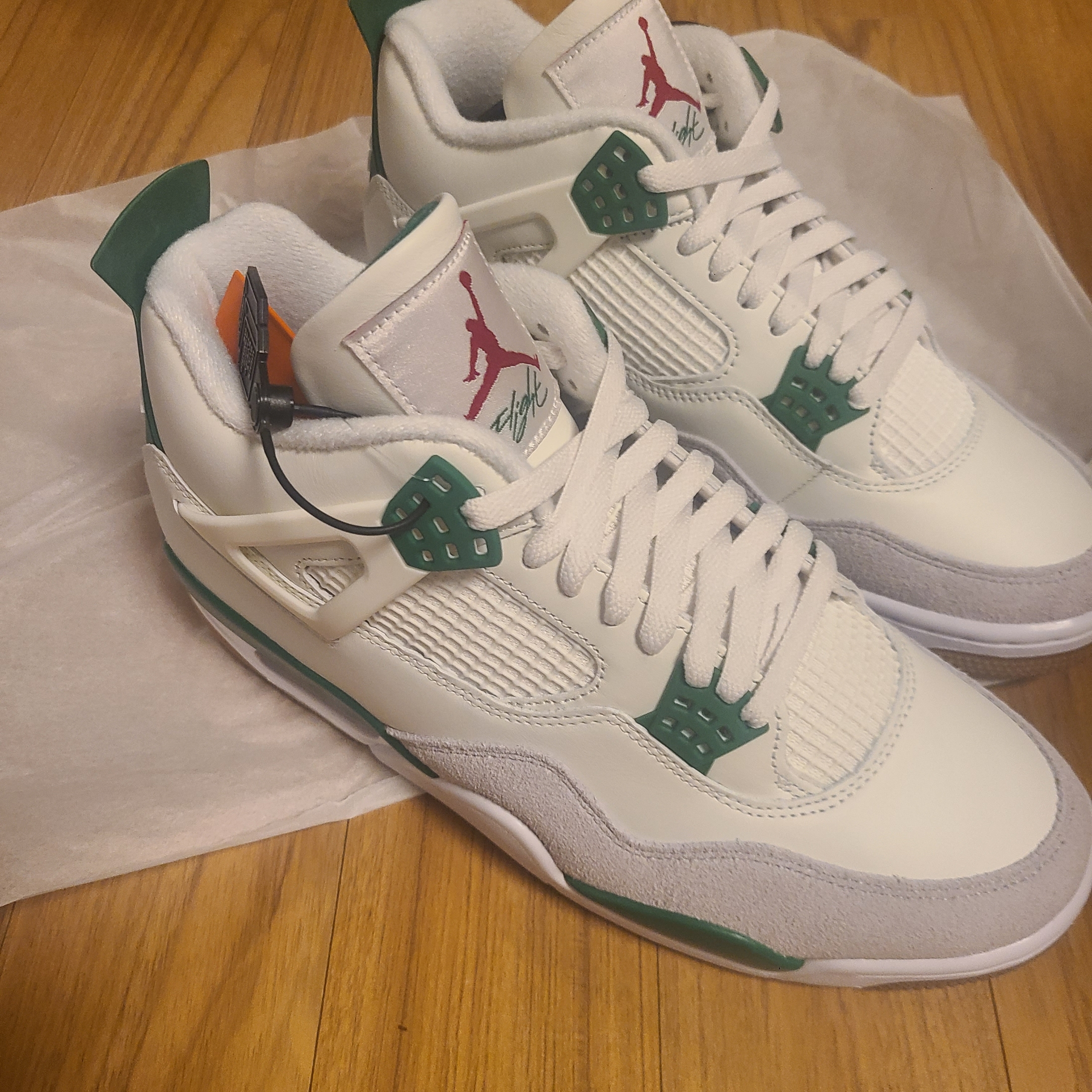 Jordan 4 x Nike SB Retro SP Pine Green 착용 스타일 - 1