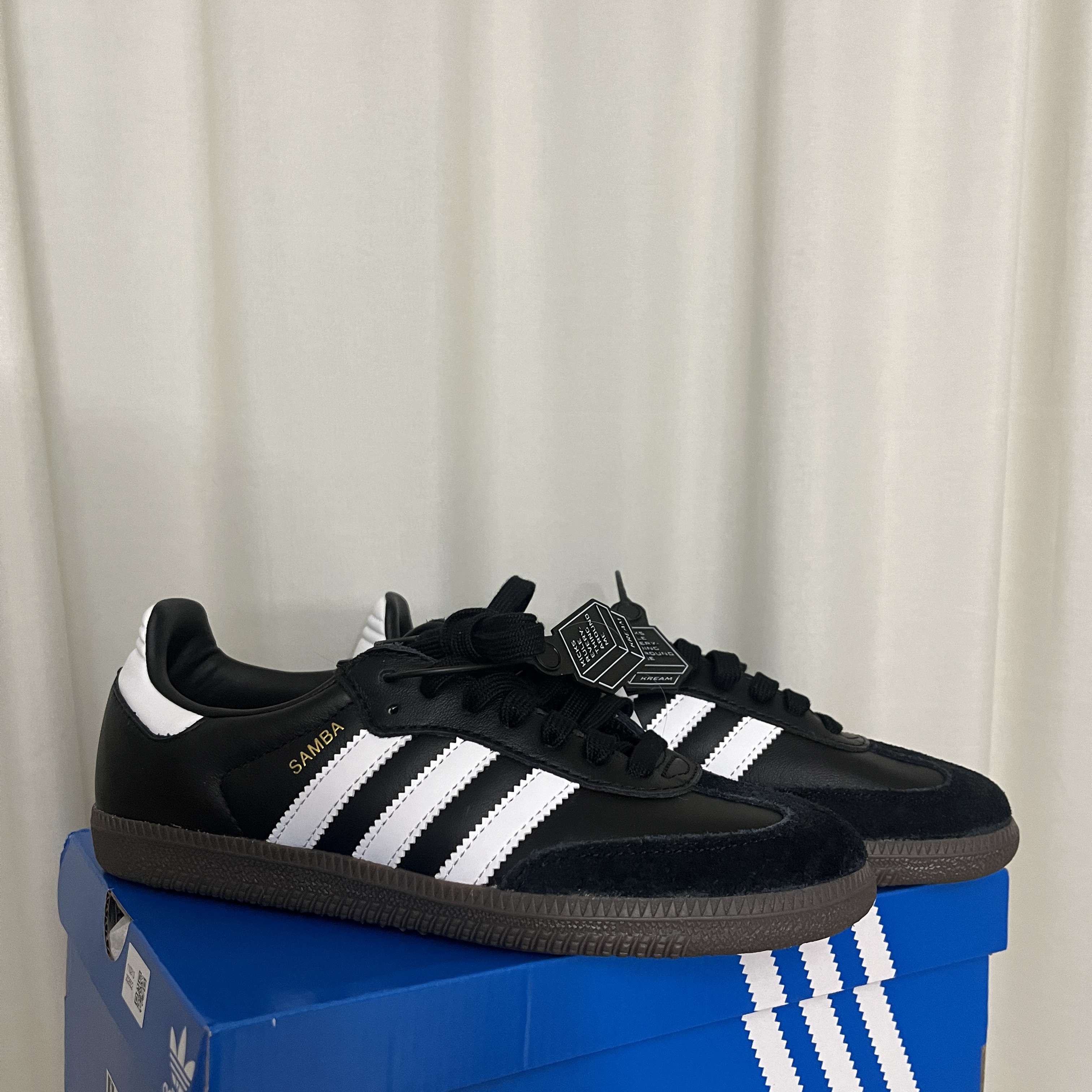 Adidas Samba OG Black White Gum 착용 스타일