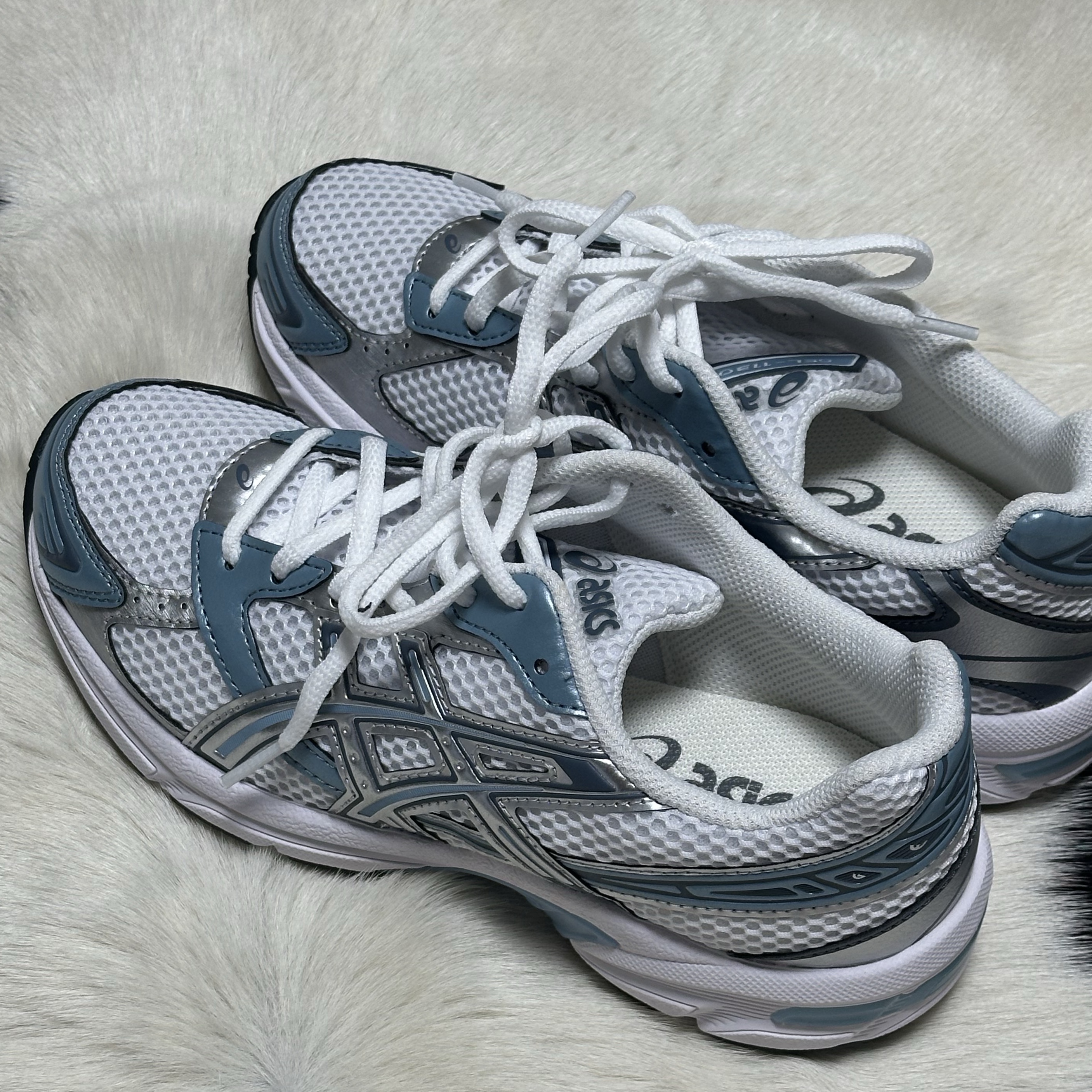 Asics Gel-1130 White Shark Skin 착용 스타일