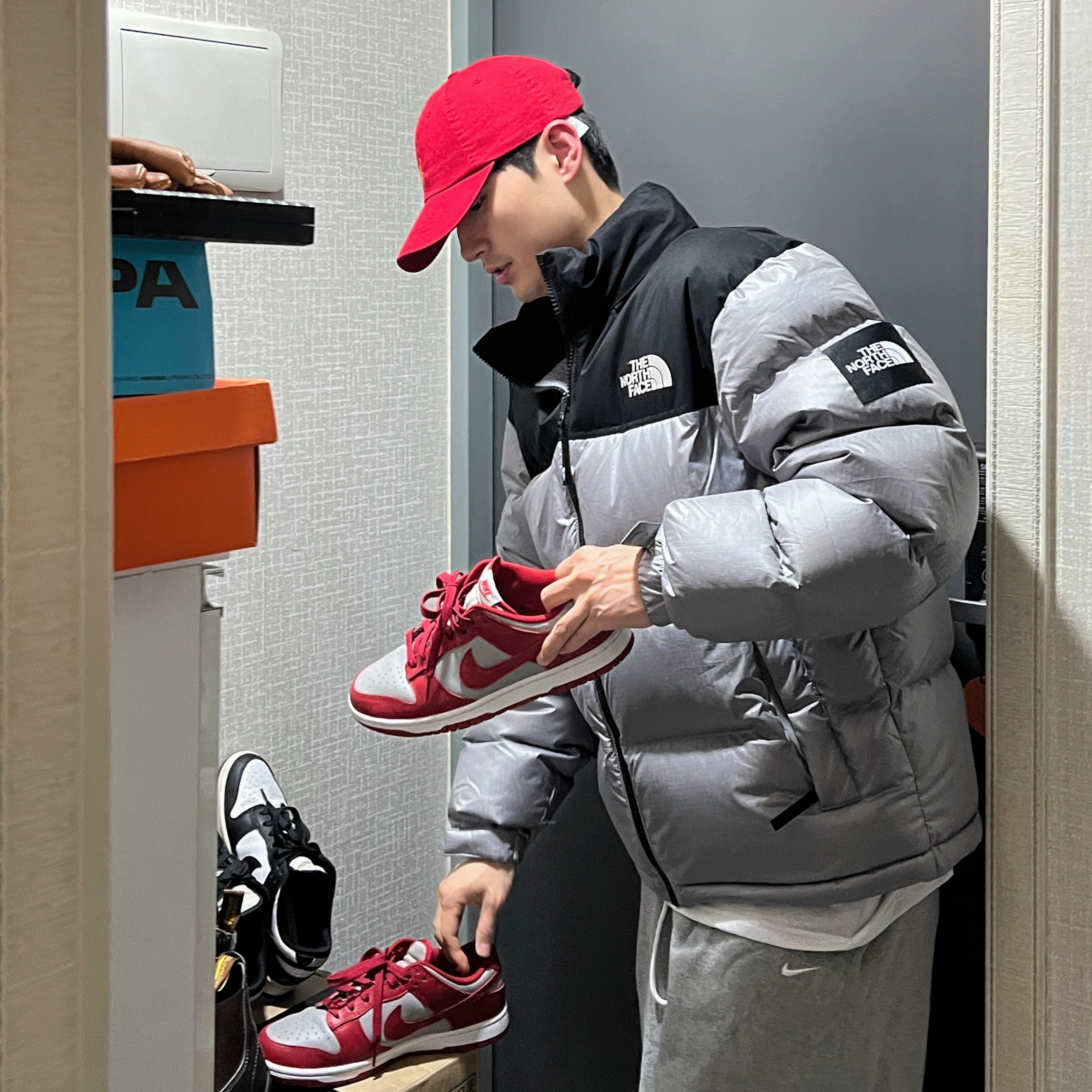 (W) Nike Dunk Low Varsity Red and Medium Grey, Nike Dunk Low Retro Black 착용 스타일