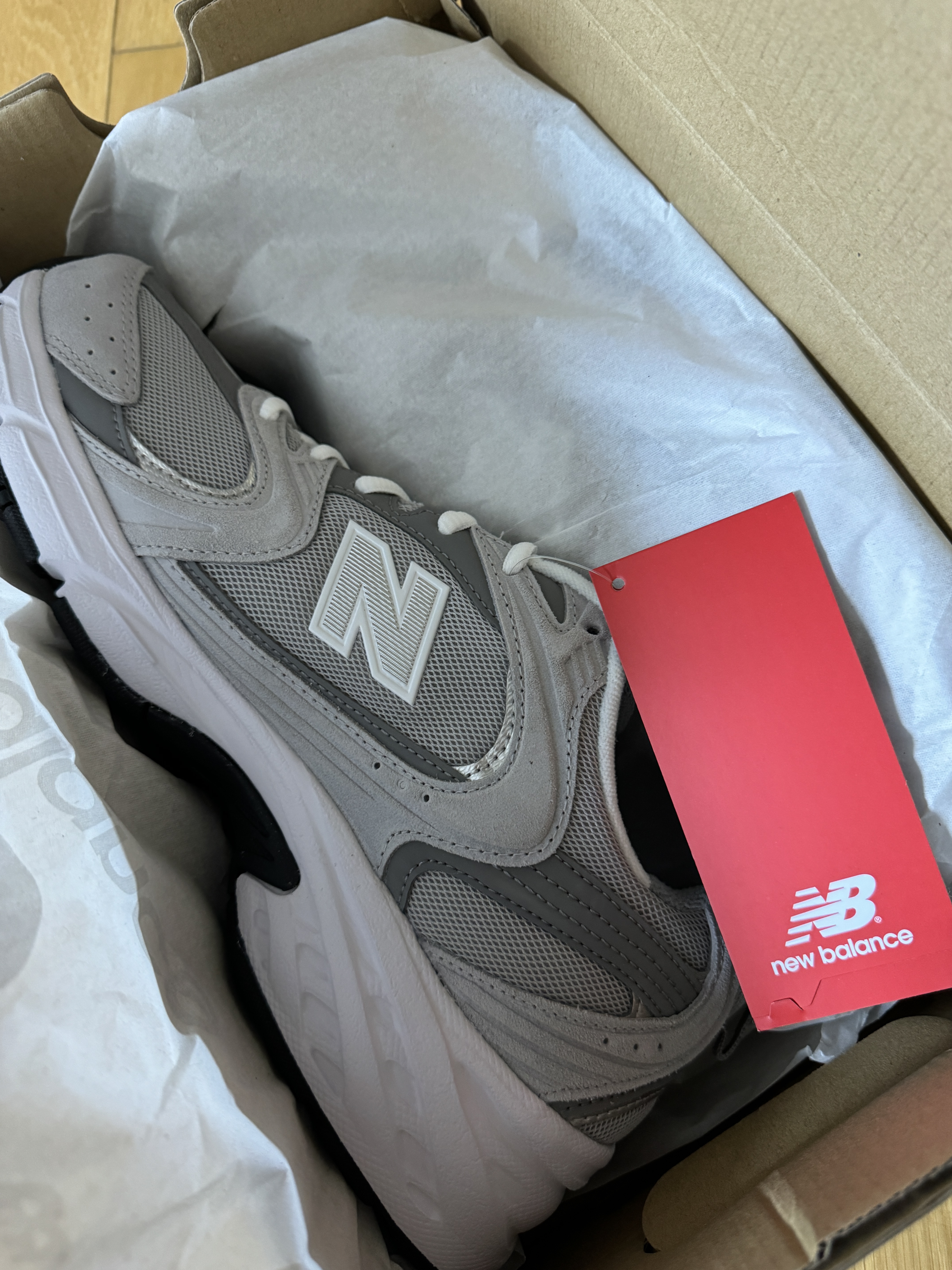 New Balance 530 Grey 착용 스타일