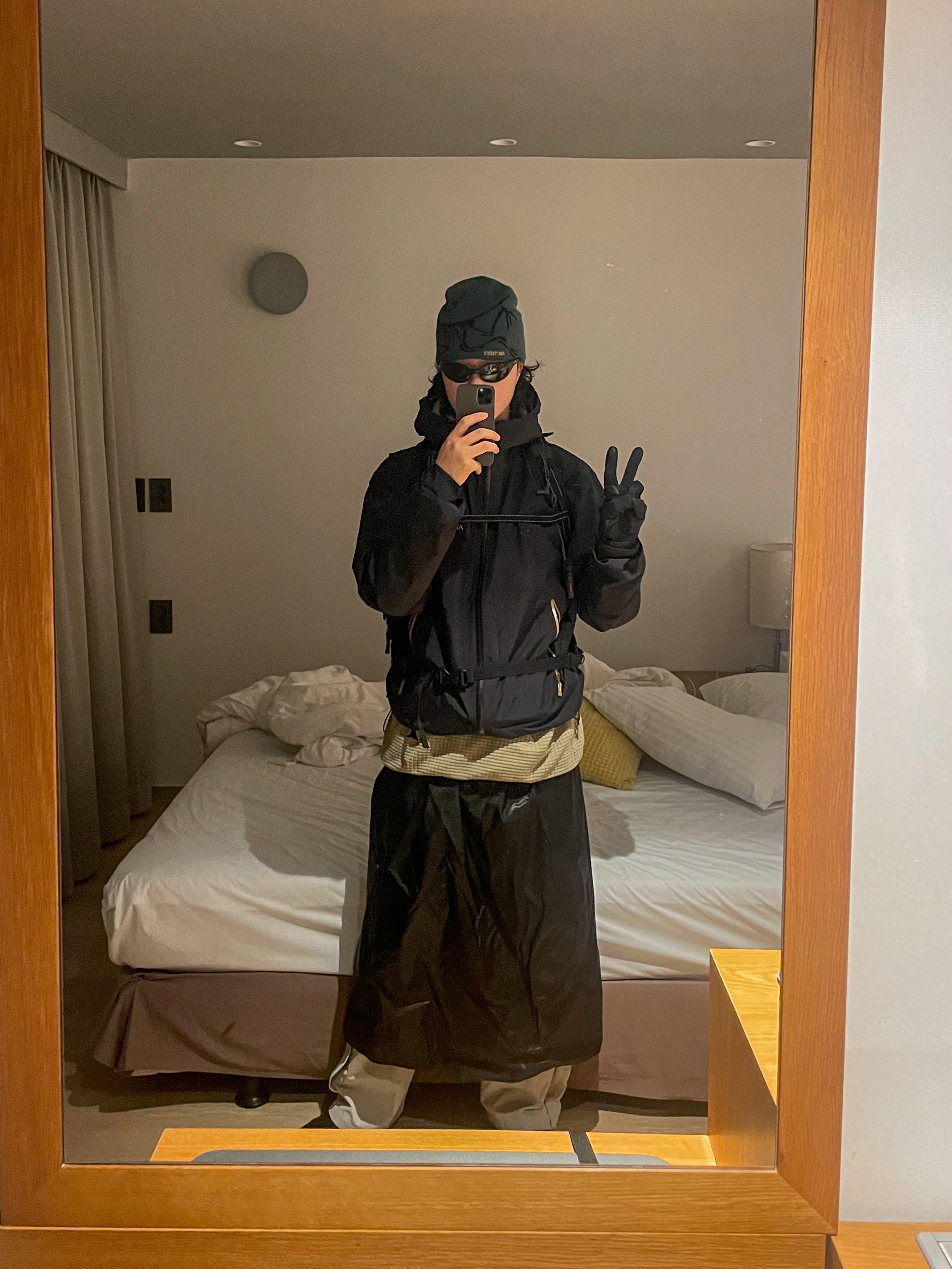 Arc'teryx x Beams Zeta SL Jacket Black Orange, Arc'teryx Bird Head Toque Dark Magic 착용 스타일 - 4