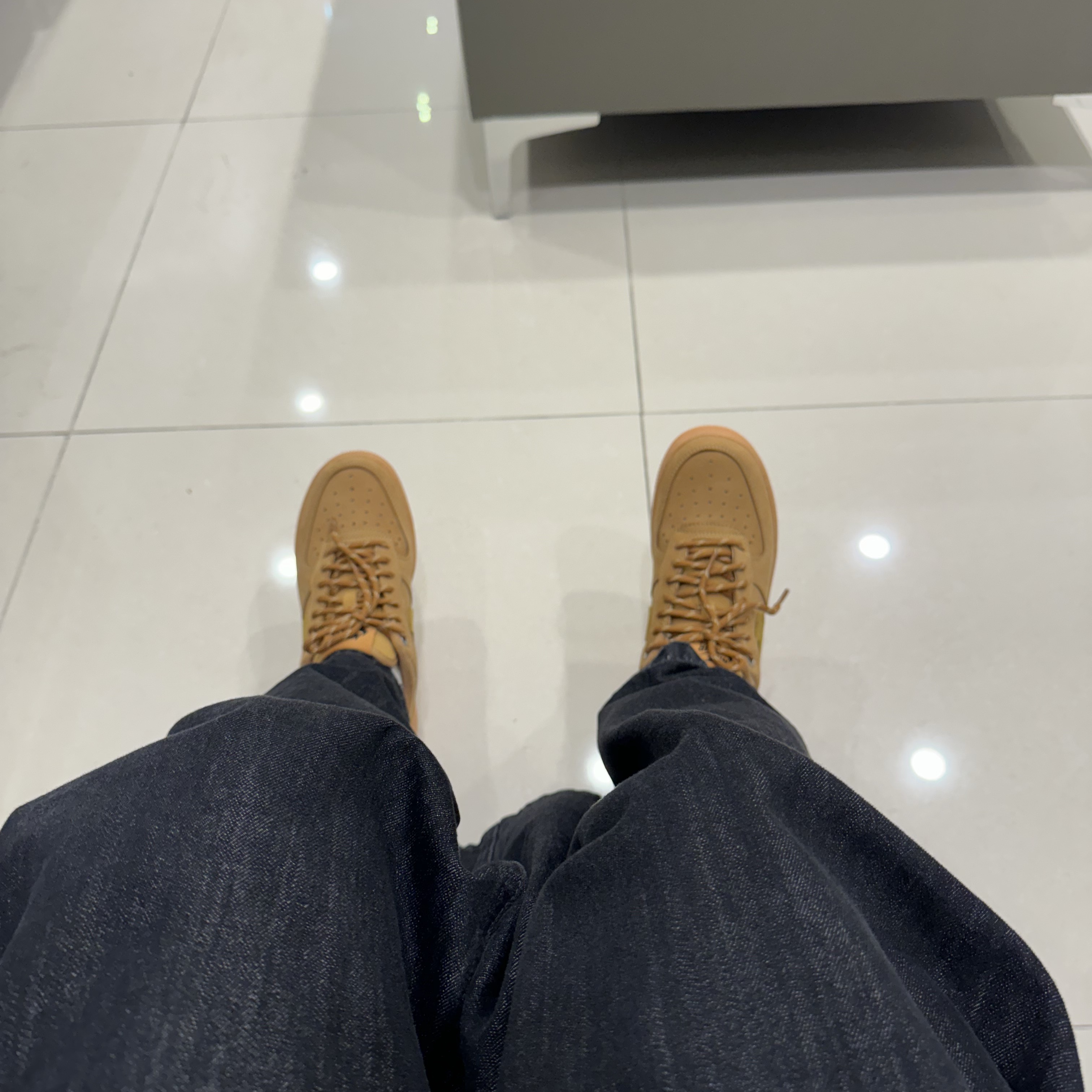 Nike Air Force 1 '07 WB Flax 착용 스타일