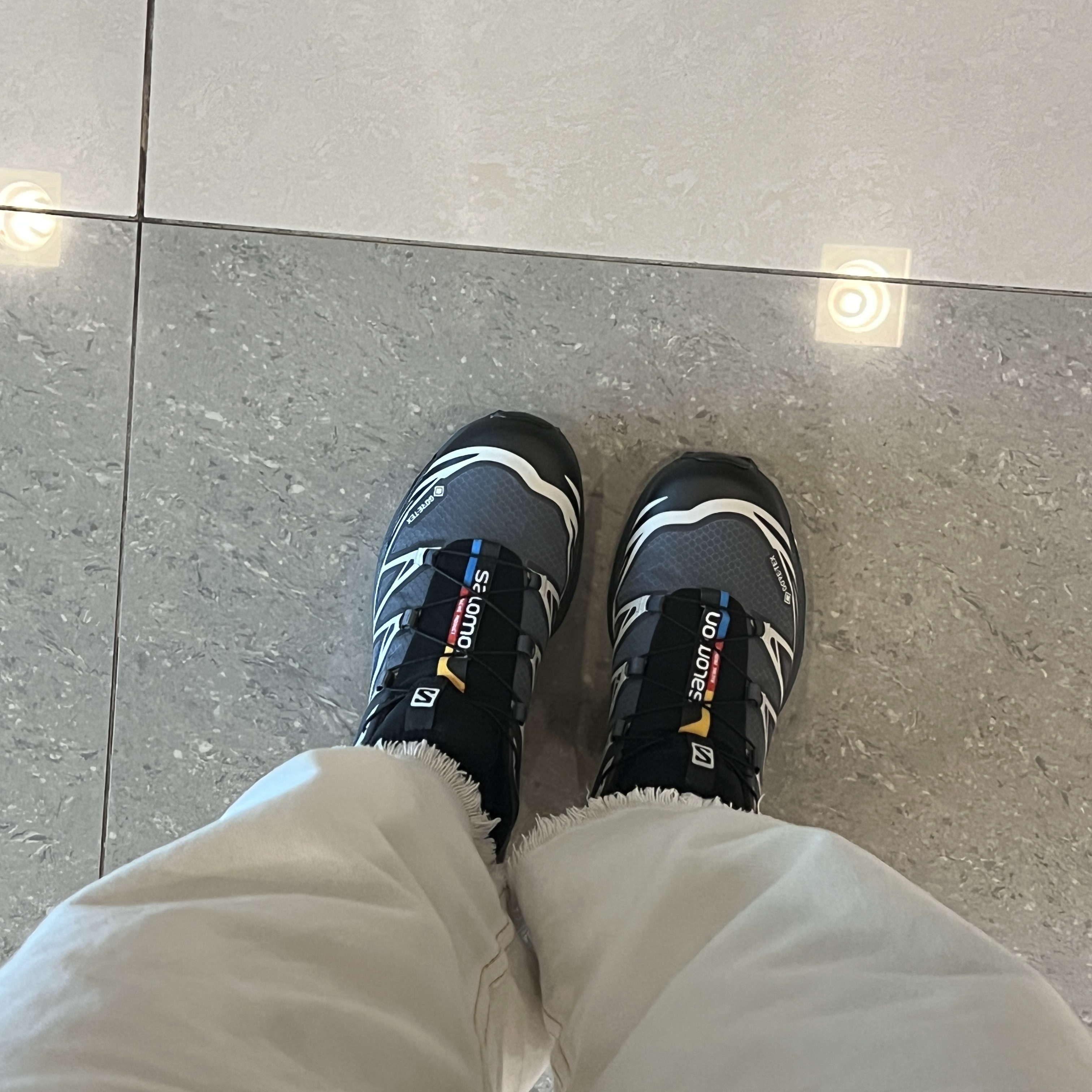 Salomon XT-6 Gore-Tex Black Ebony 착용 스타일