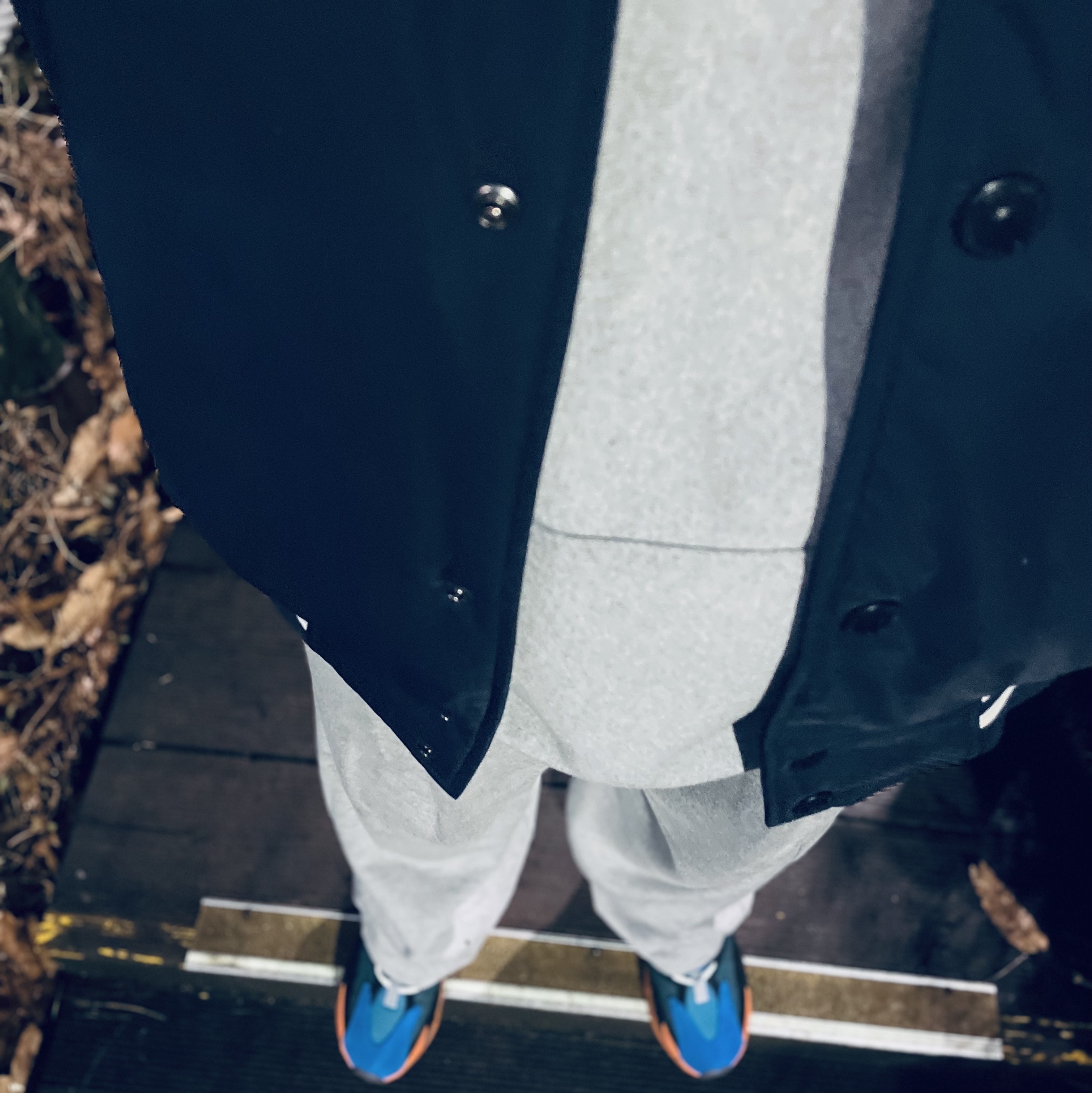 Adidas Yeezy Boost 700 Bright Blue 착용 스타일 - 3