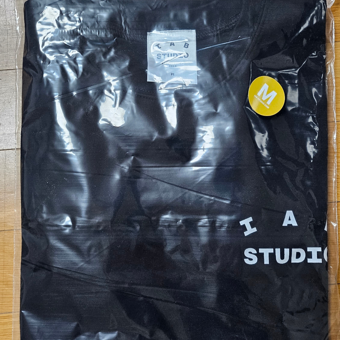 IAB Studio T-Shirt Black White 착용 스타일