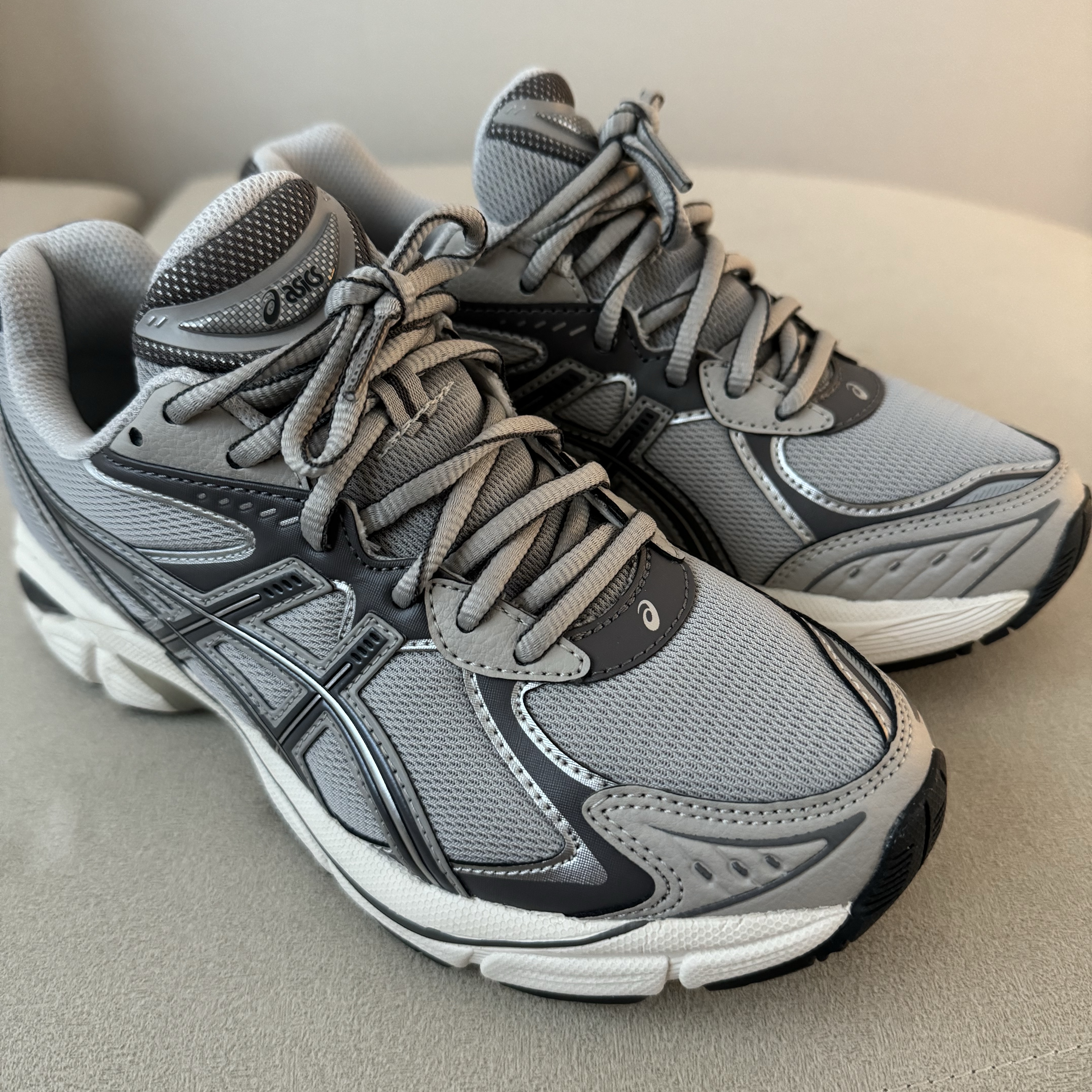 Asics GT-2160 Oyster Grey Carbon 착용 스타일 - 3