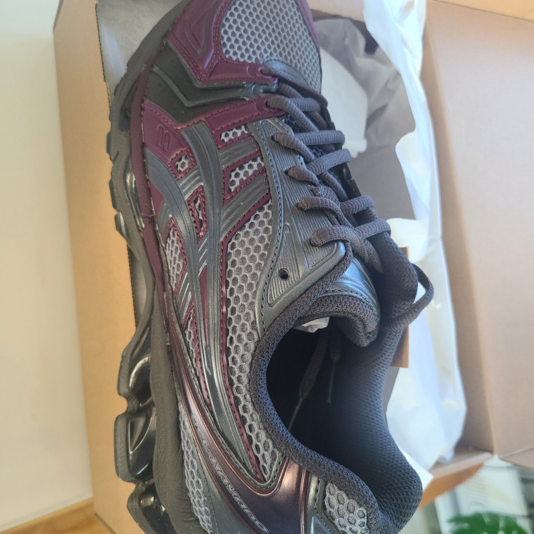Asics x Atmos Gel-Kayano 14 Grey Purple 착용 스타일