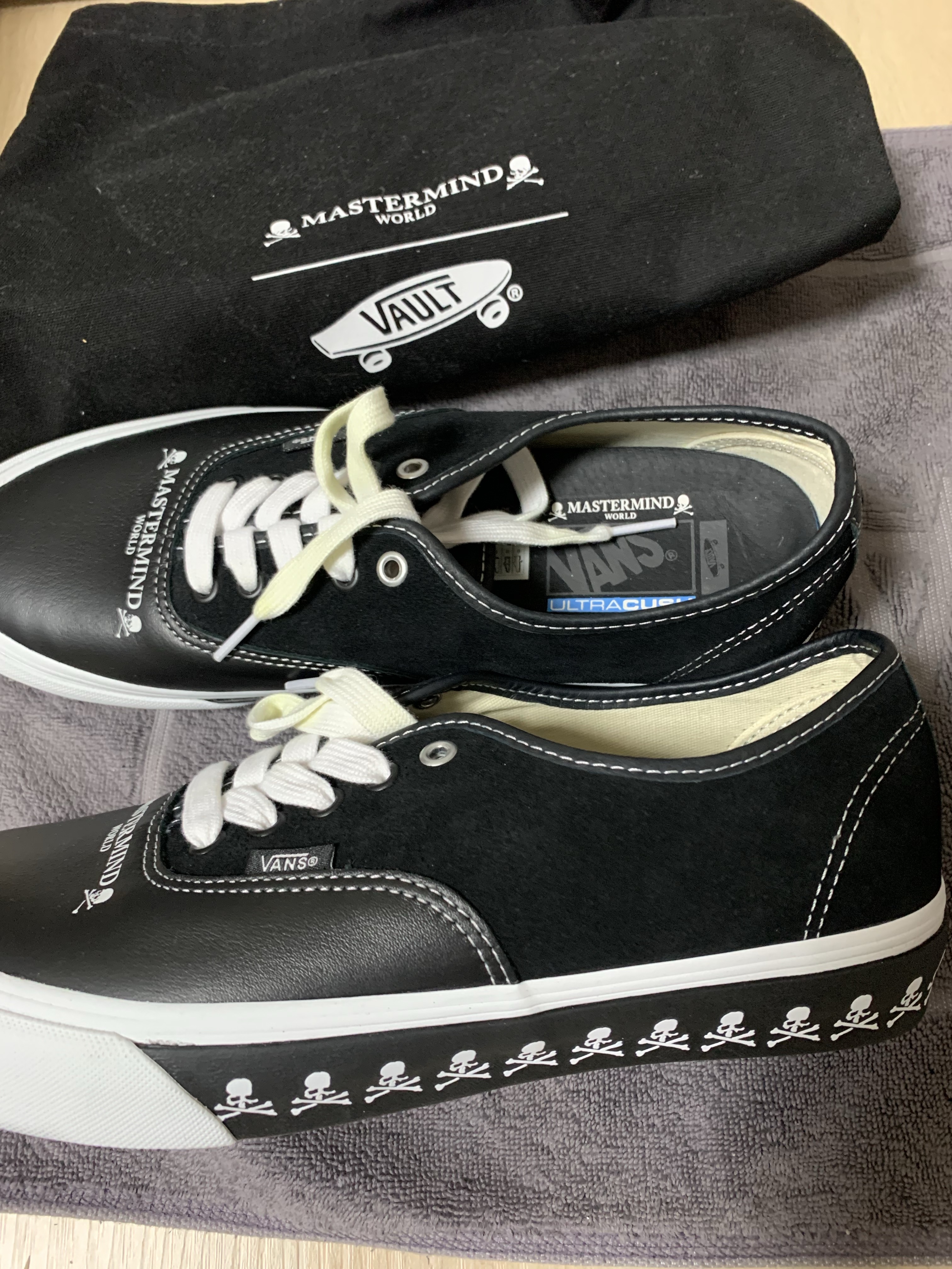 Vans Vault x Mastermind World Authentic LX Black 착용 스타일 - 2