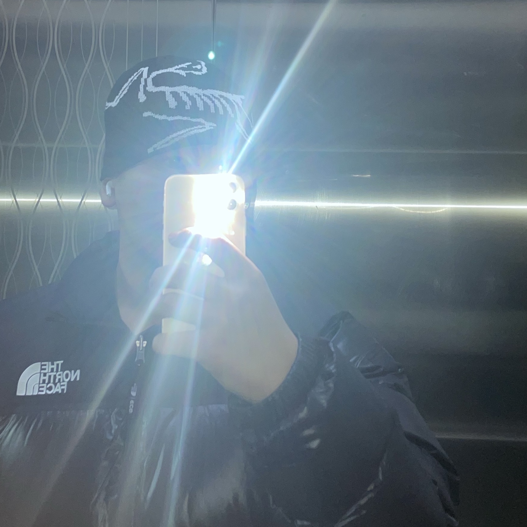 The North Face 1996 Eco Nuptse Jacket Real Black, Arc'teryx Bird Head Toque Orca 착용 스타일