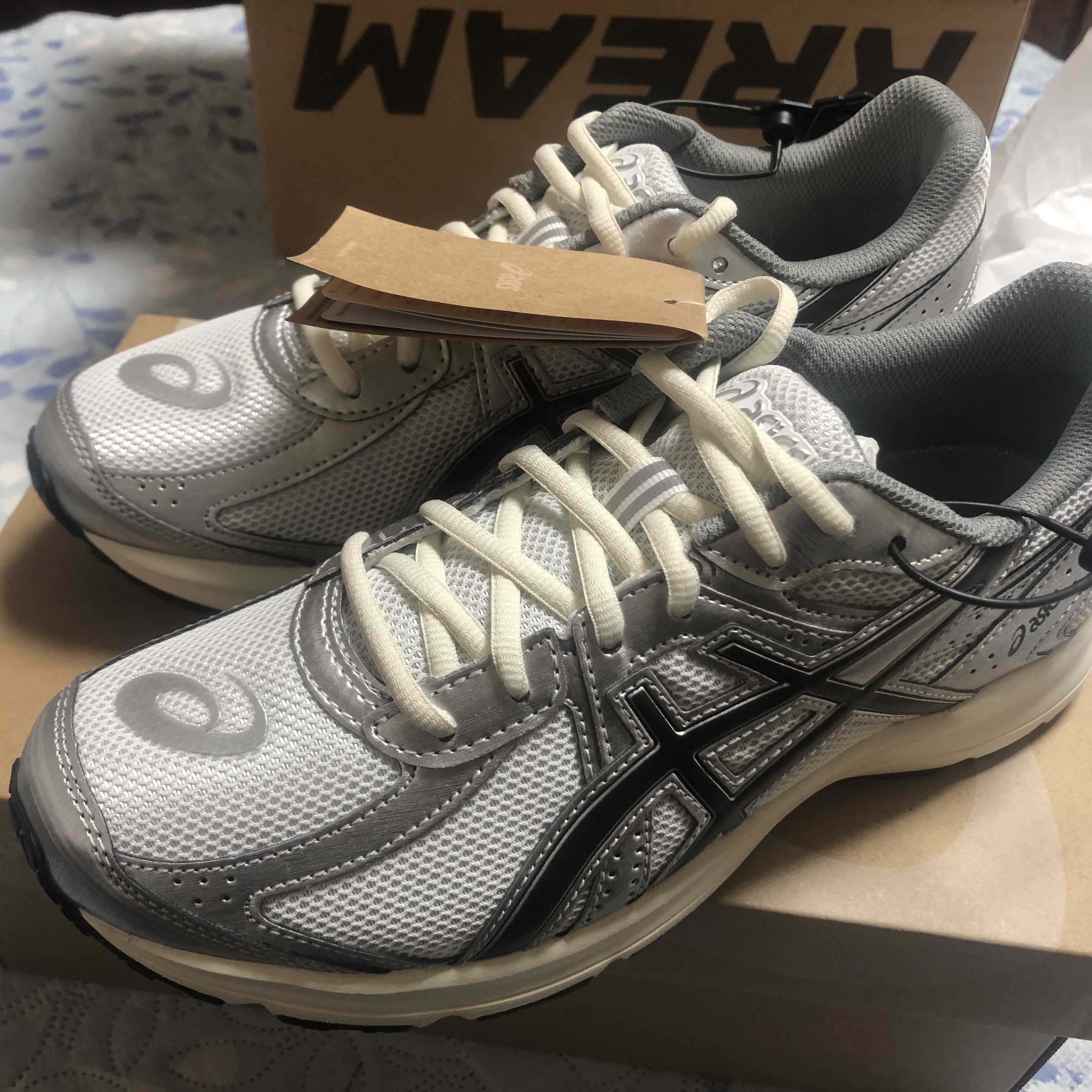 Asics Jog 100 S White Black - 2E Wide 착용 스타일
