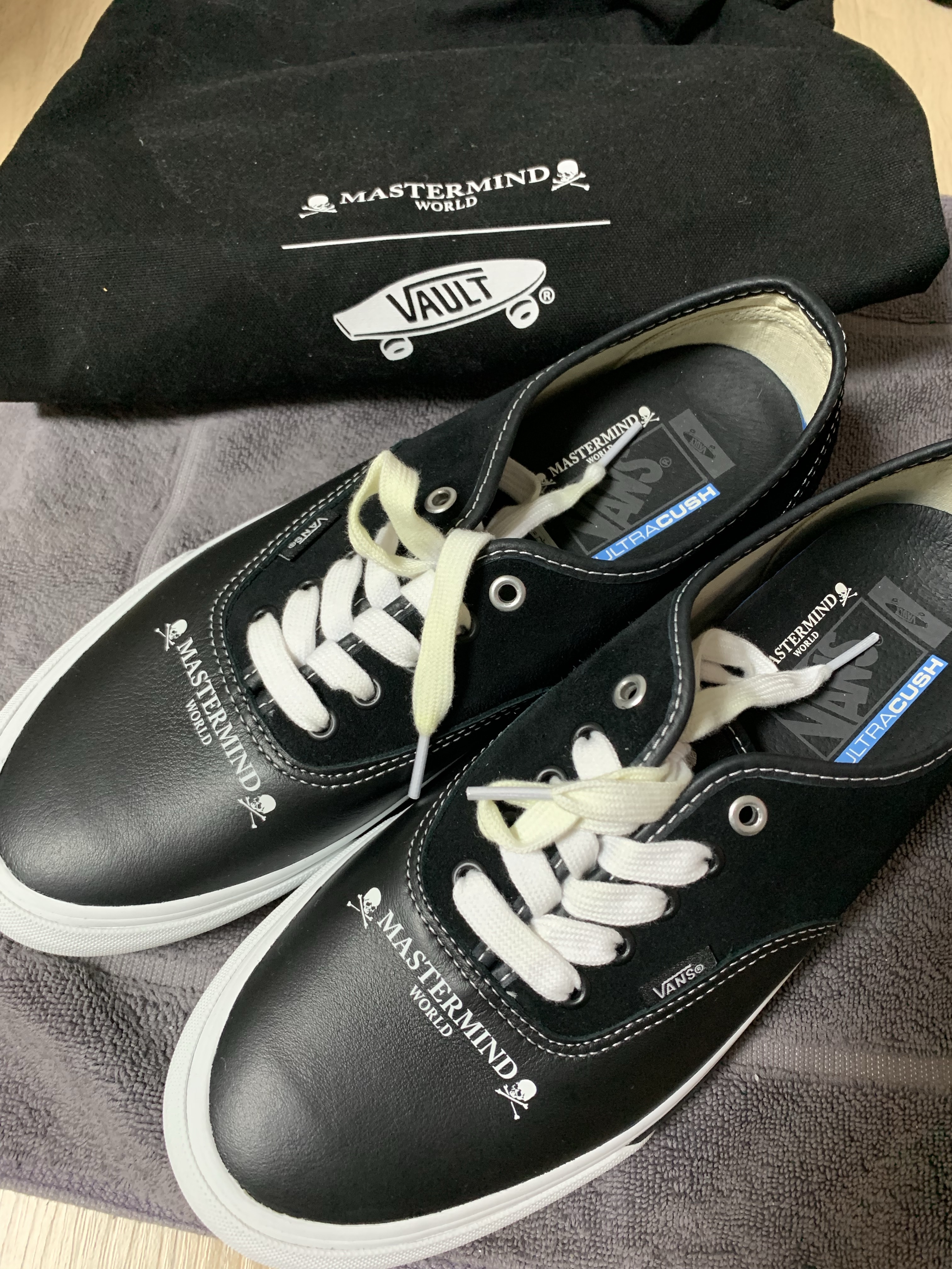 Vans Vault x Mastermind World Authentic LX Black 착용 스타일 - 1