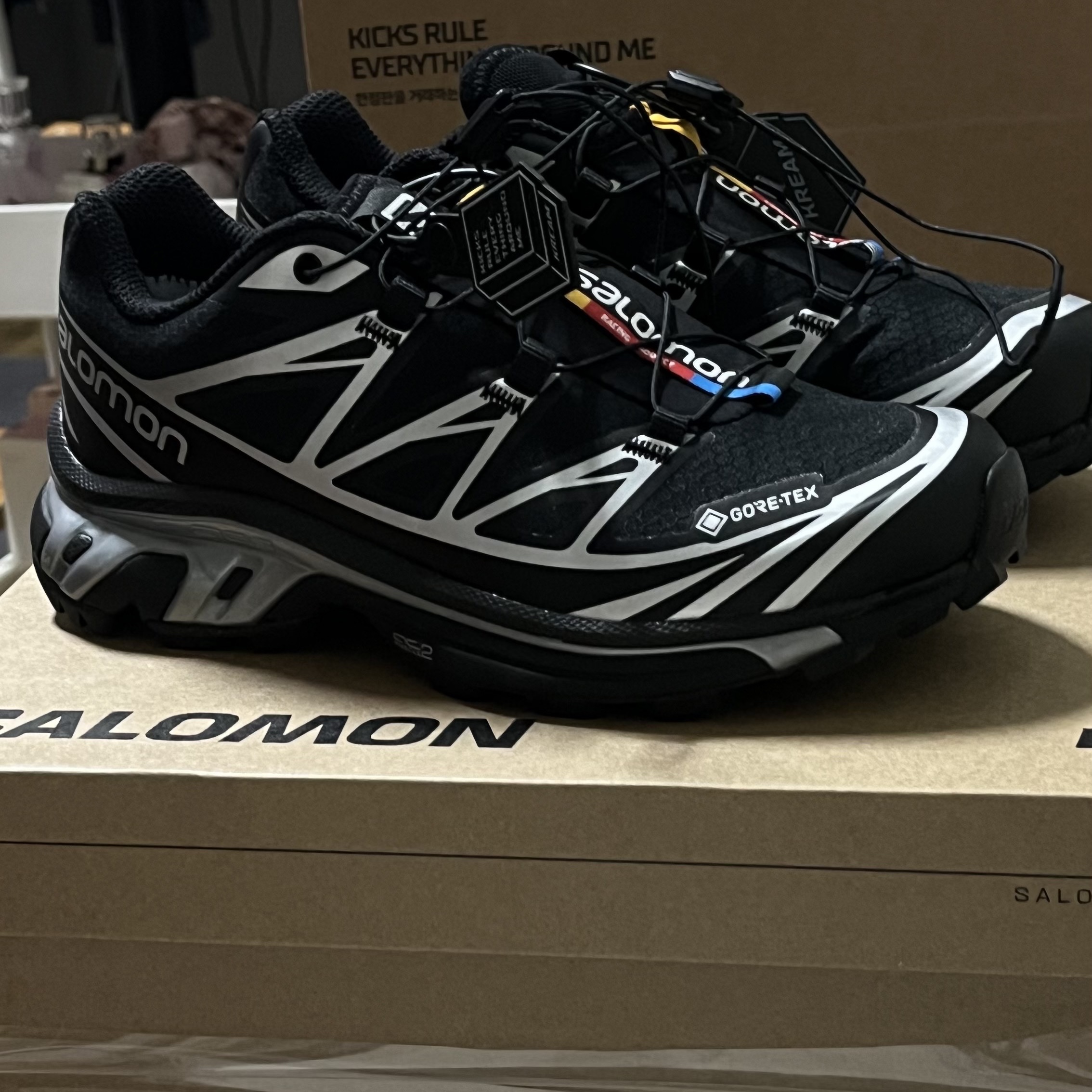 Salomon XT-6 GTX Black Silver 착용 스타일 - 2
