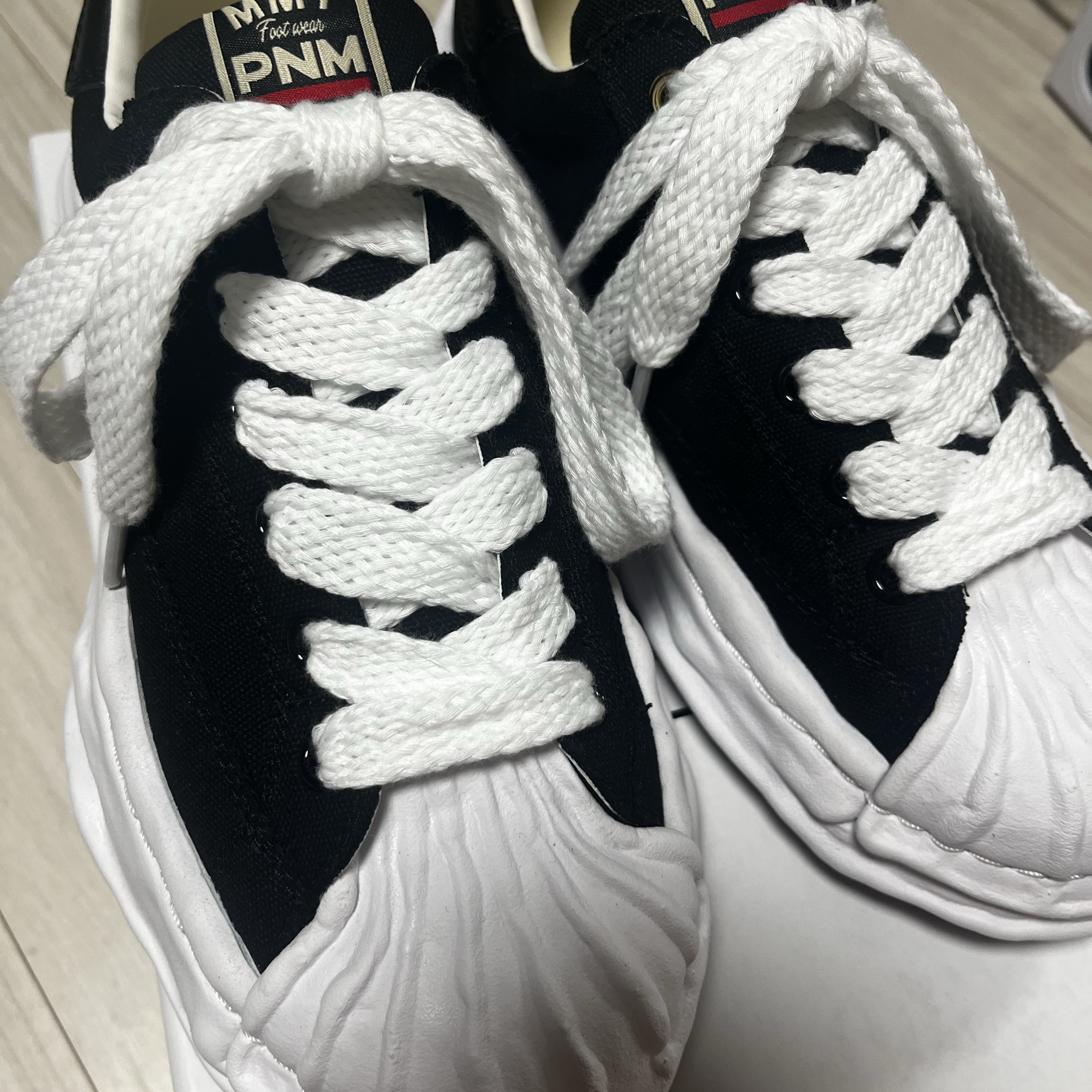 Mihara Yasuhiro x Phenomenon Blakey OG Sole Canvas Low-top Sneakers Black White 착용 스타일 - 2