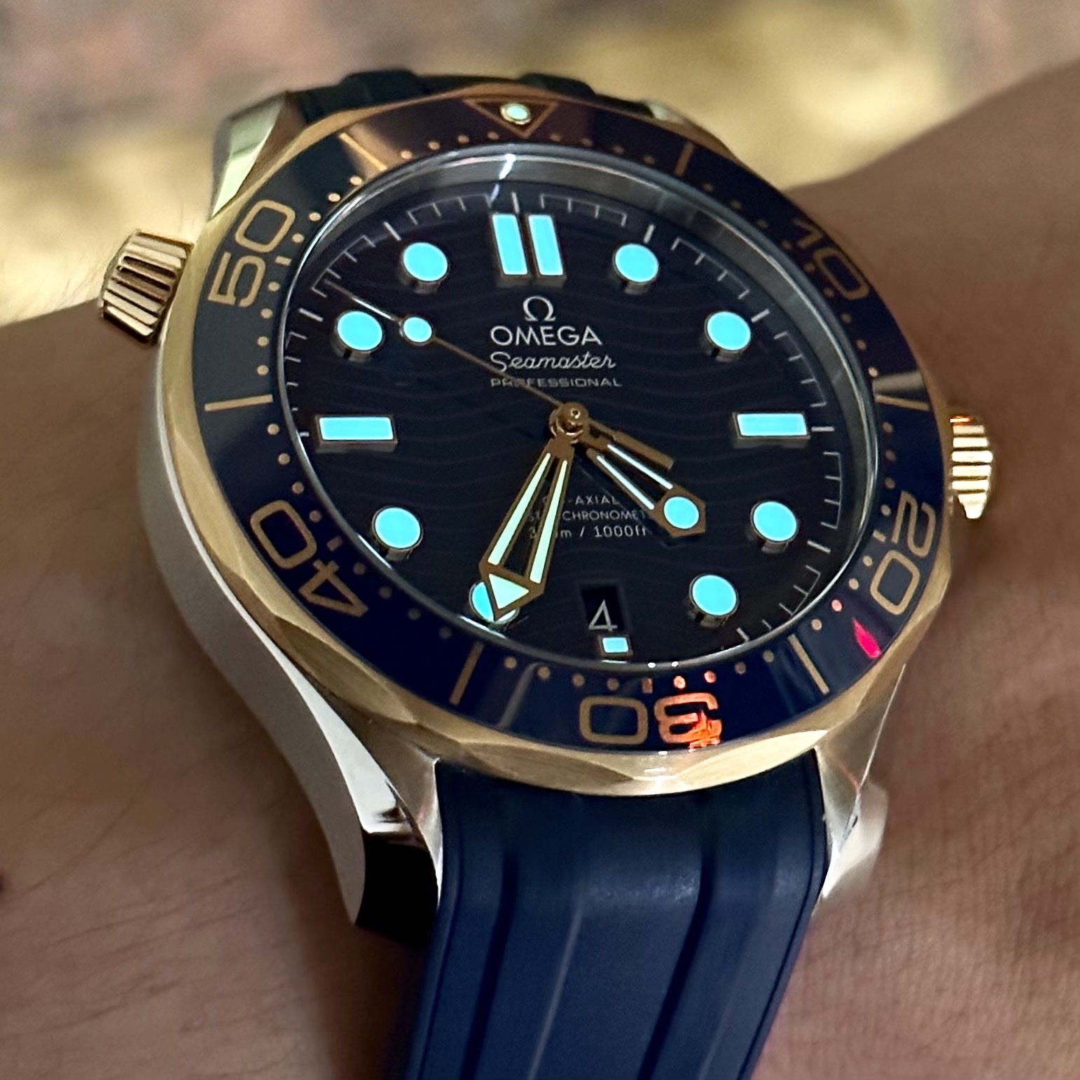 Omega Seamaster Diver 300M Co Axial Master Chronometer Steel Blue, Byredo Mojave Ghost Eau De Parfum 100ml 착용 스타일 - 2