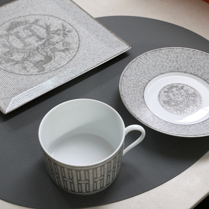 Hermes Mosaique Au 24 Breakfast Cup & Saucer Platinum (Set of 2) 착용 스타일