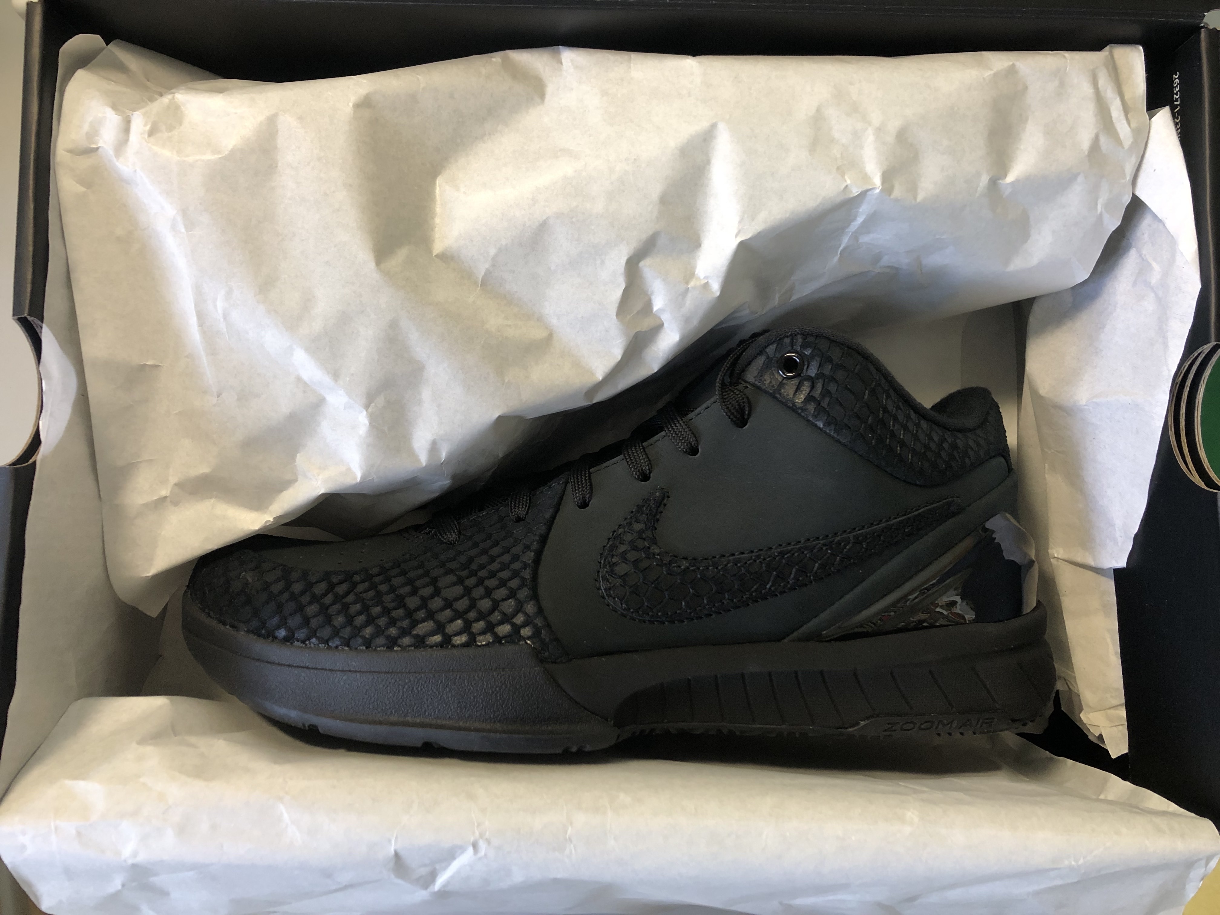 Nike Kobe 4 Protro Black University Gold 착용 스타일
