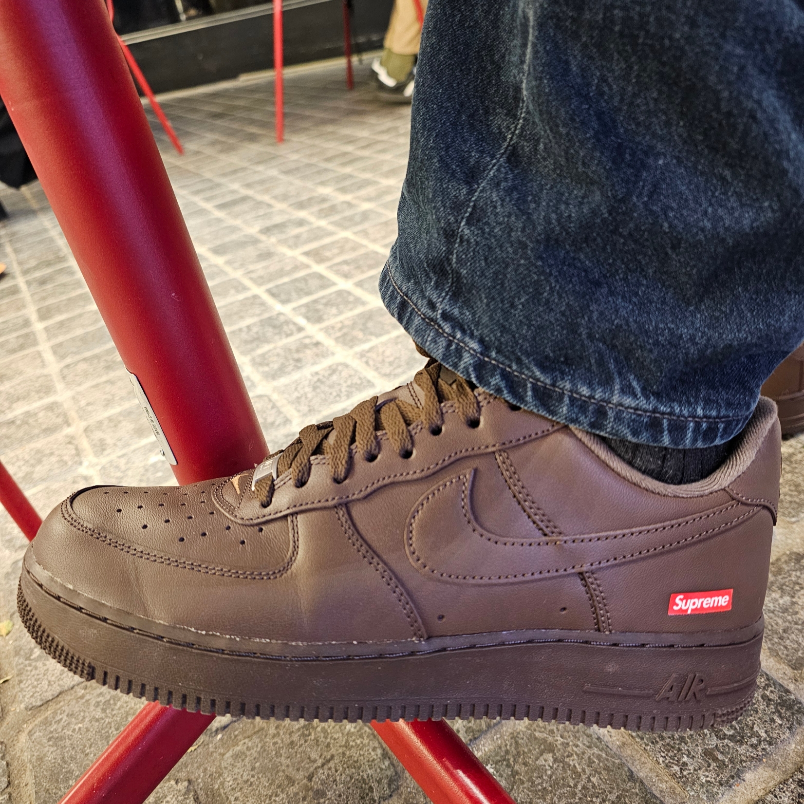Nike x Supreme Air Force 1 Low Baroque Brown 착용 스타일