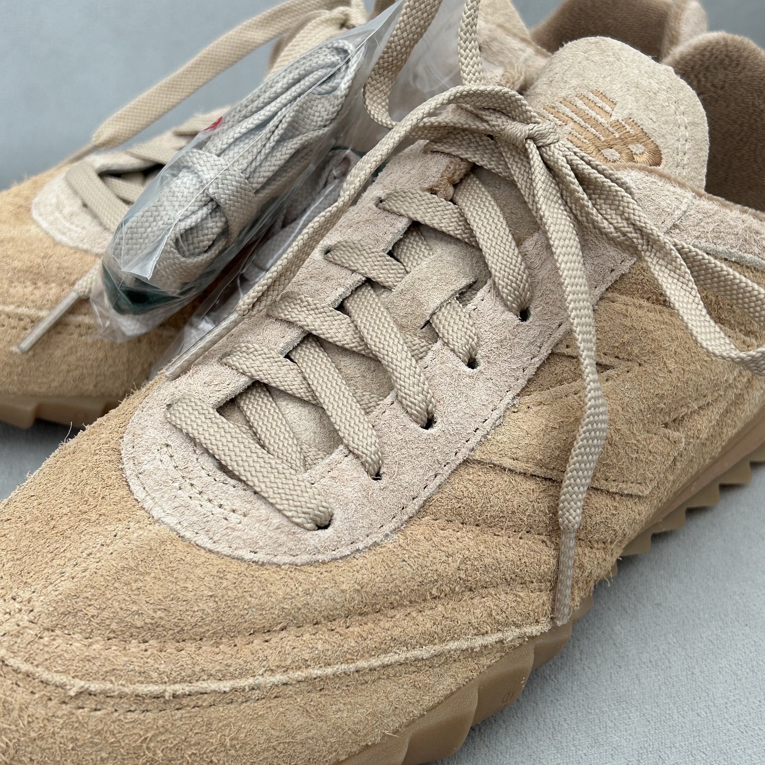 New Balance x Auralee RC30 Tan Orange 착용 스타일 - 3