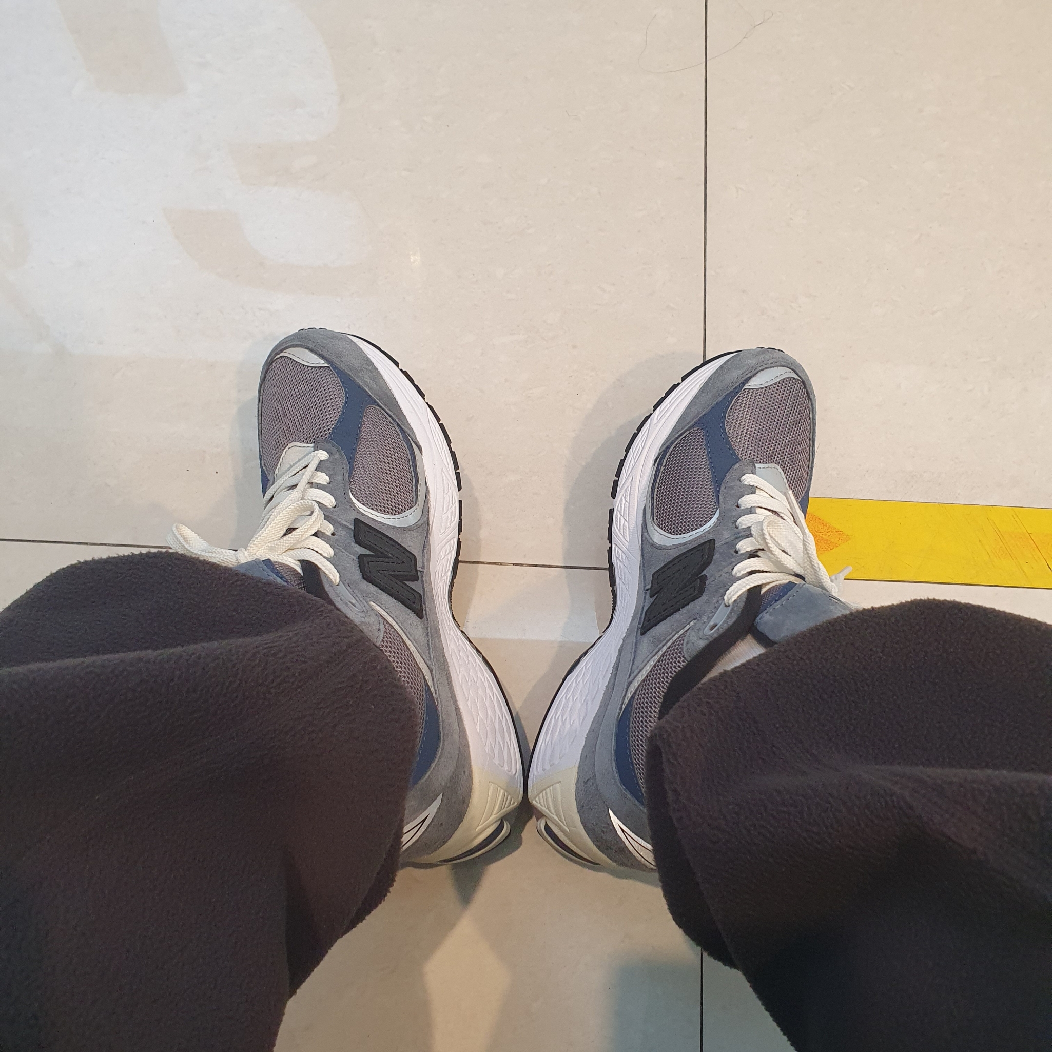 New Balance x JJJJound 2002R Storm Blue 착용 스타일