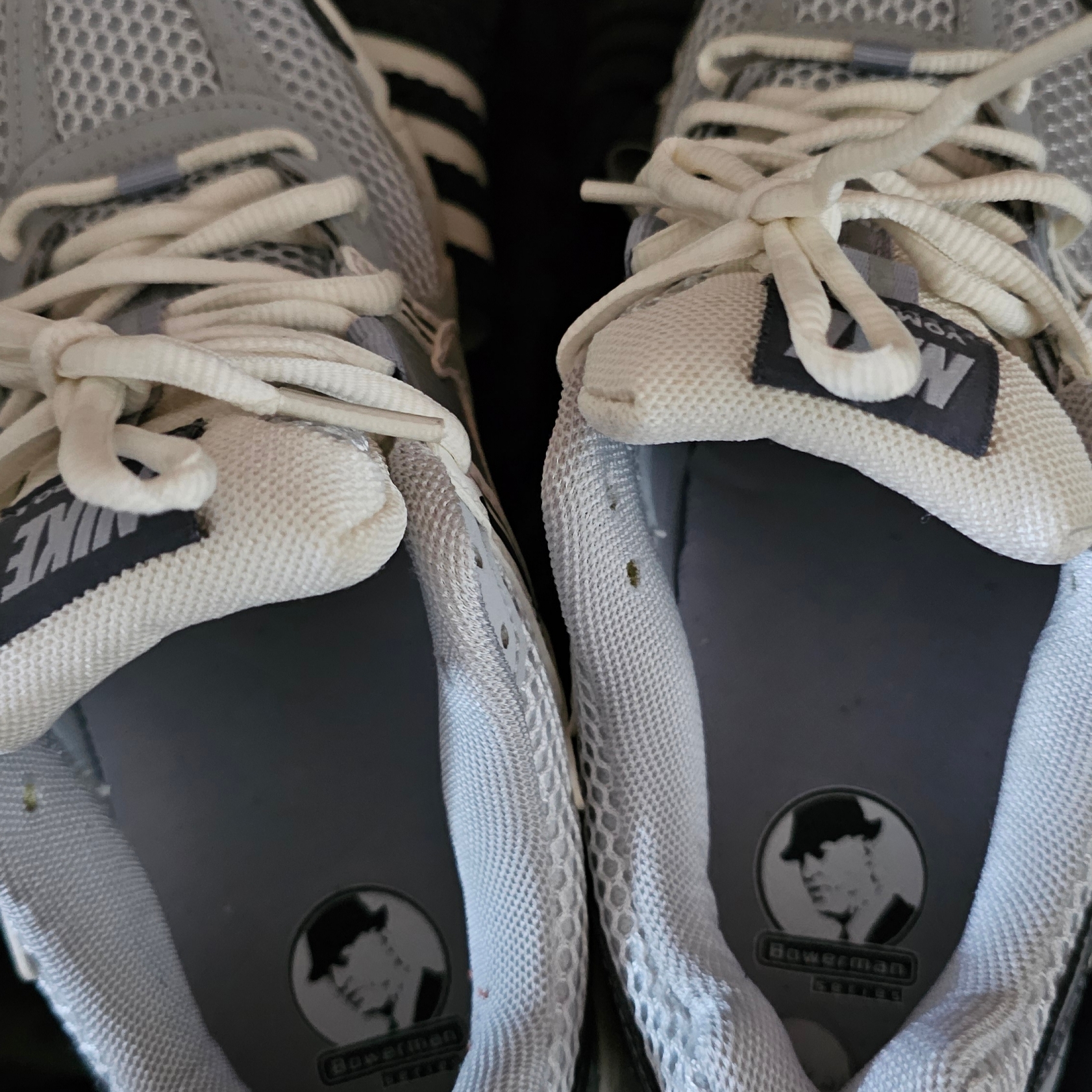 (W) Nike Zoom Vomero 5 Pure Platinum Metallic Silver 착용 스타일
