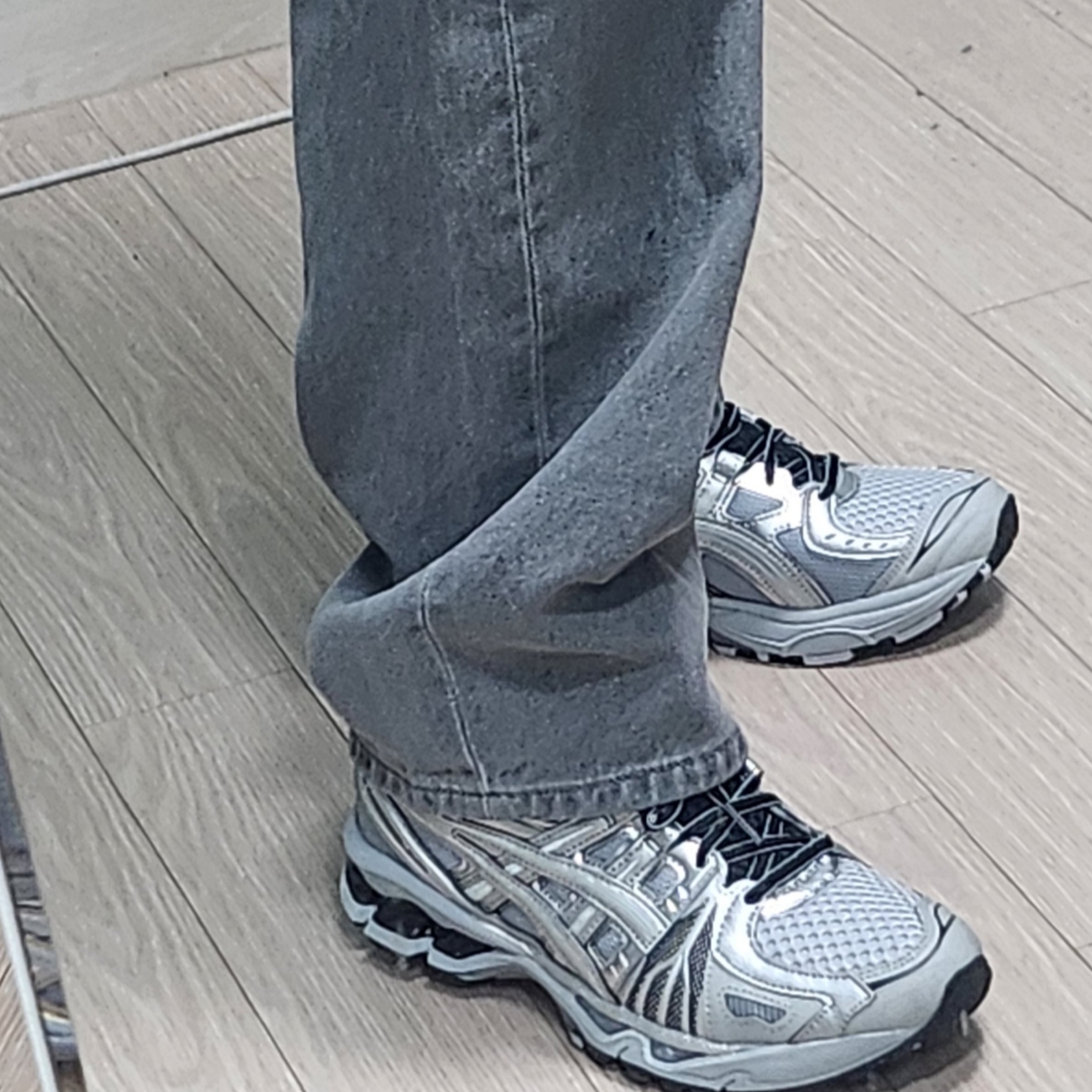 Asics Gel-Kayano Legacy Pure Silver 착용 스타일 - 2
