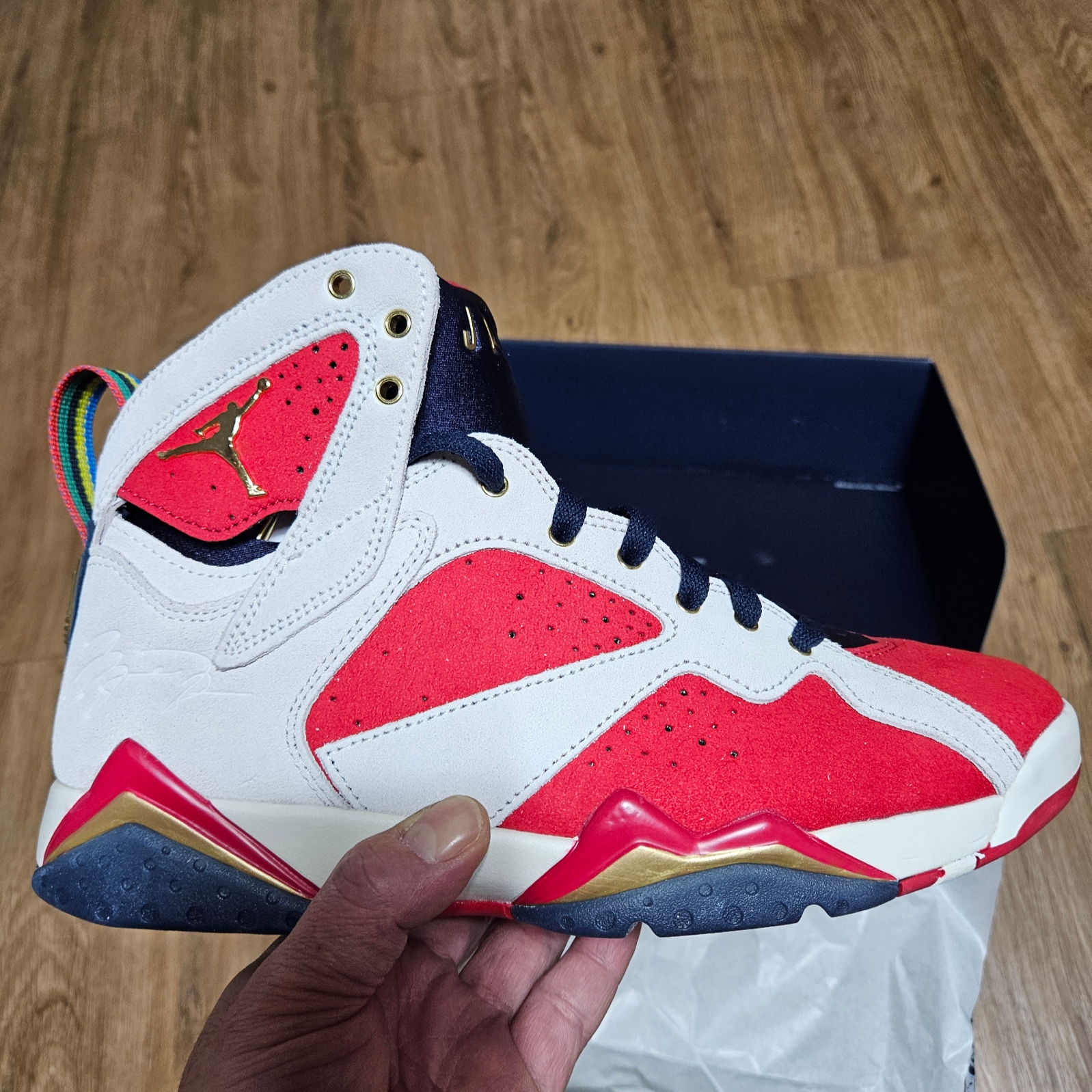 Jordan 7 x Trophy Room Retro SP True Red and Obsidian 착용 스타일 - 2