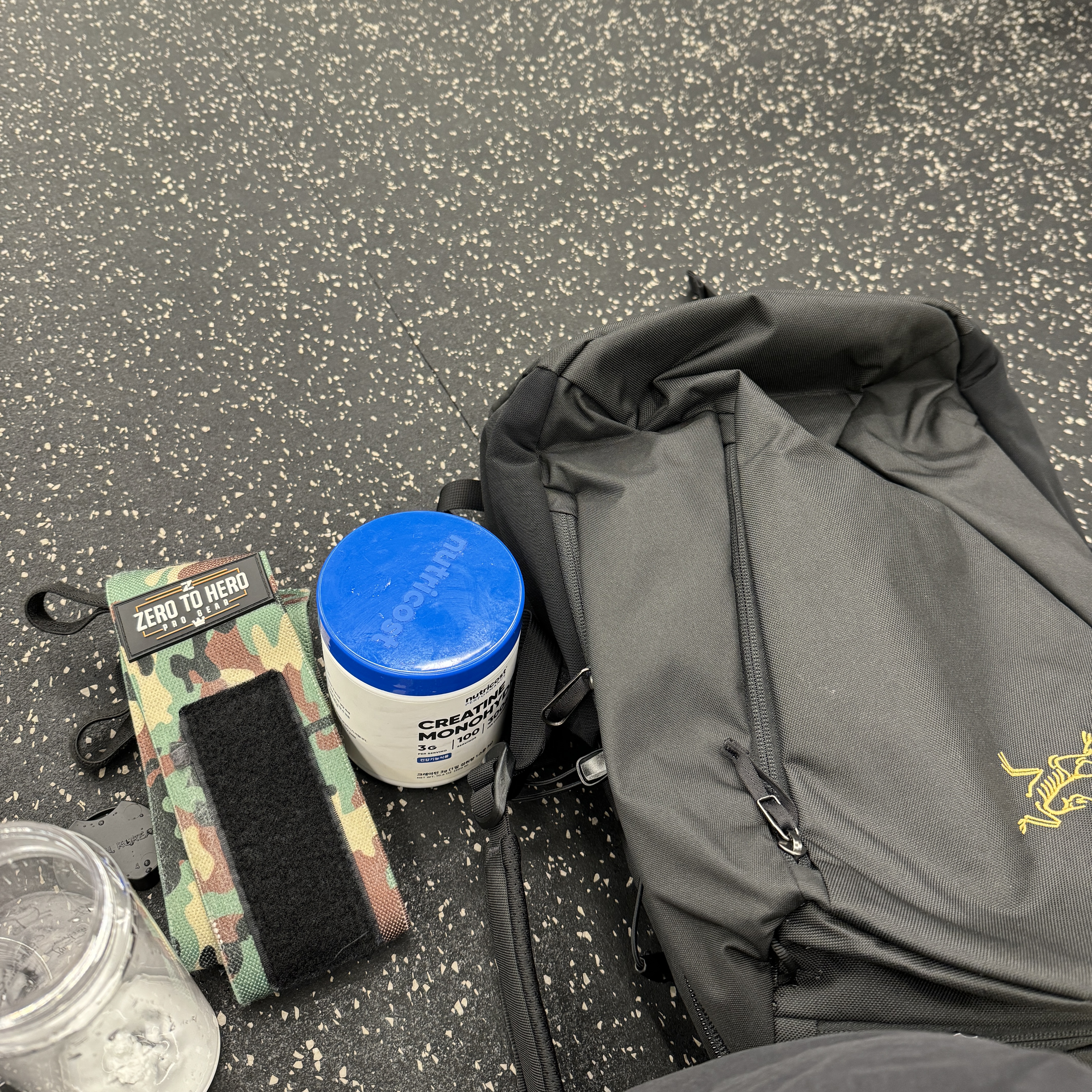 Arc'teryx Mantis 26 Backpack Black 착용 스타일