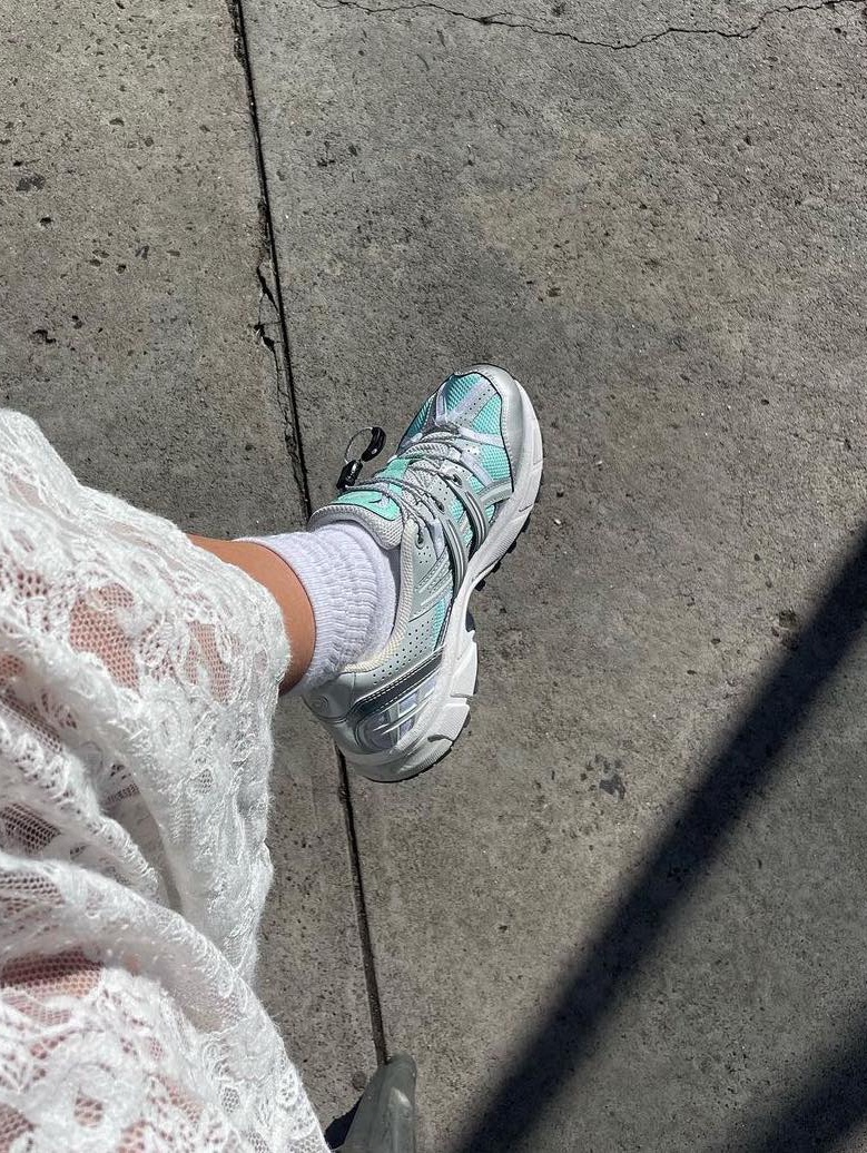 Asics x Naked Gel-1130 White Pure Silver, (W) Asics x Matin Kim Gel-Sonoma 15-50 Oasis Green Pure Silver 착용 스타일 - 3