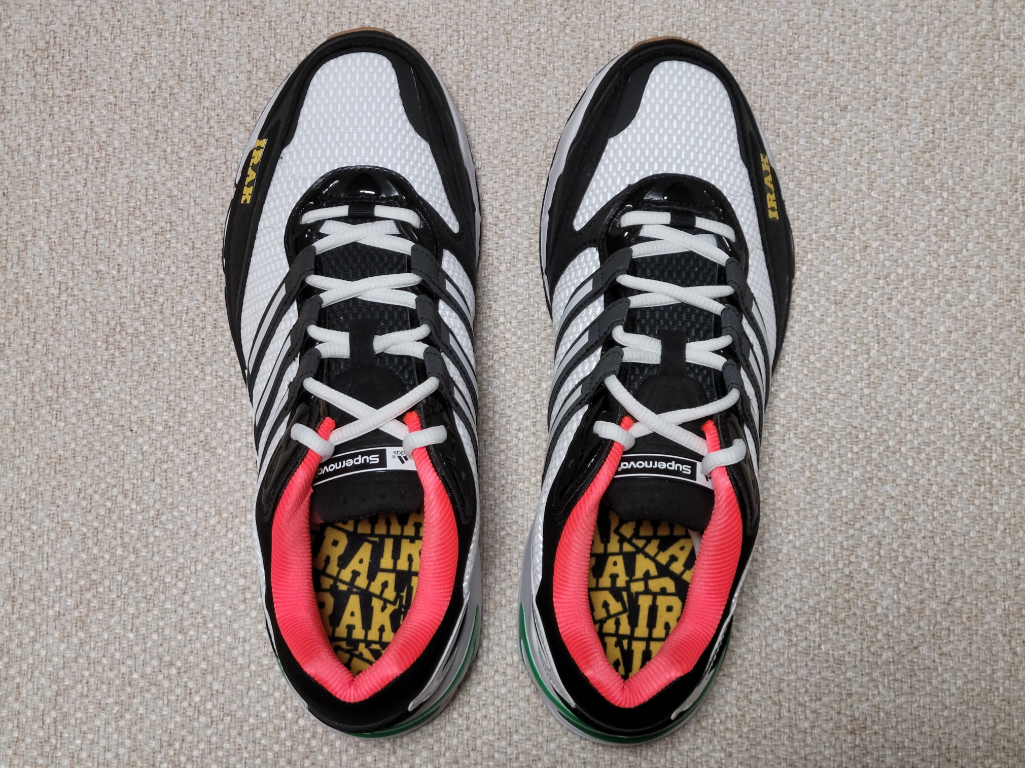 Adidas Supernova Cushion 7 Irak Cloud White Vivid Green 착용 스타일 - 2