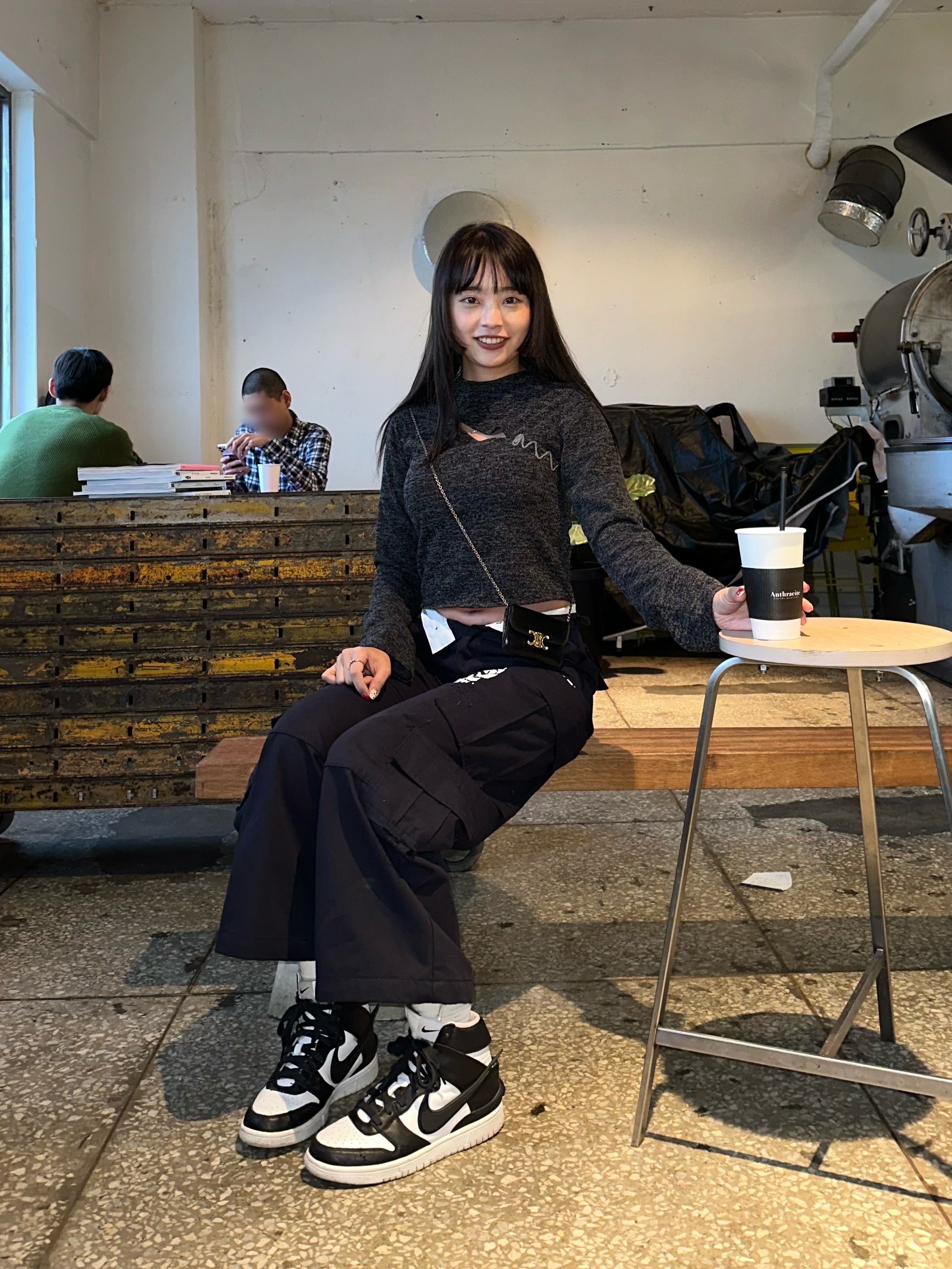 Nike x Ambush Dunk High Black, Celine Card Holder with Flap in Shiny Calfskin Black 착용 스타일 - 1