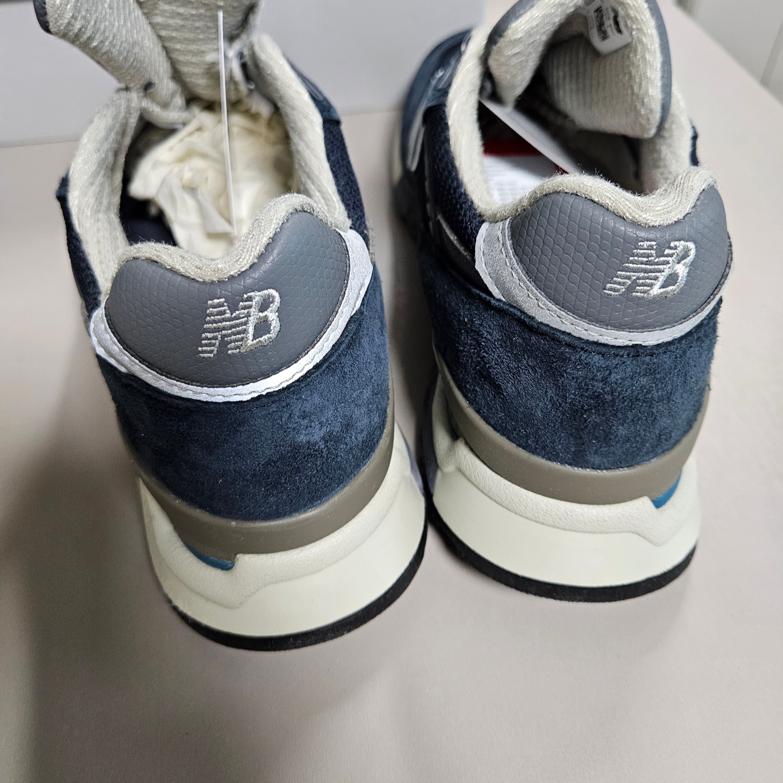 New Balance 998 Made in USA Navy Grey 착용 스타일 - 2