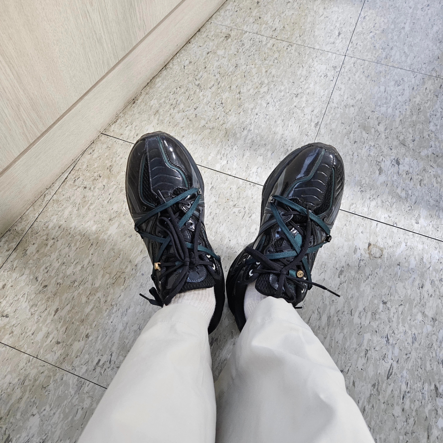 Asics x Andersson Bell HN2-S Protoblast Black, Omega Seamaster Planet Ocean 600M Co Axial Master Chronometer Steel Black 착용 스타일 - 5