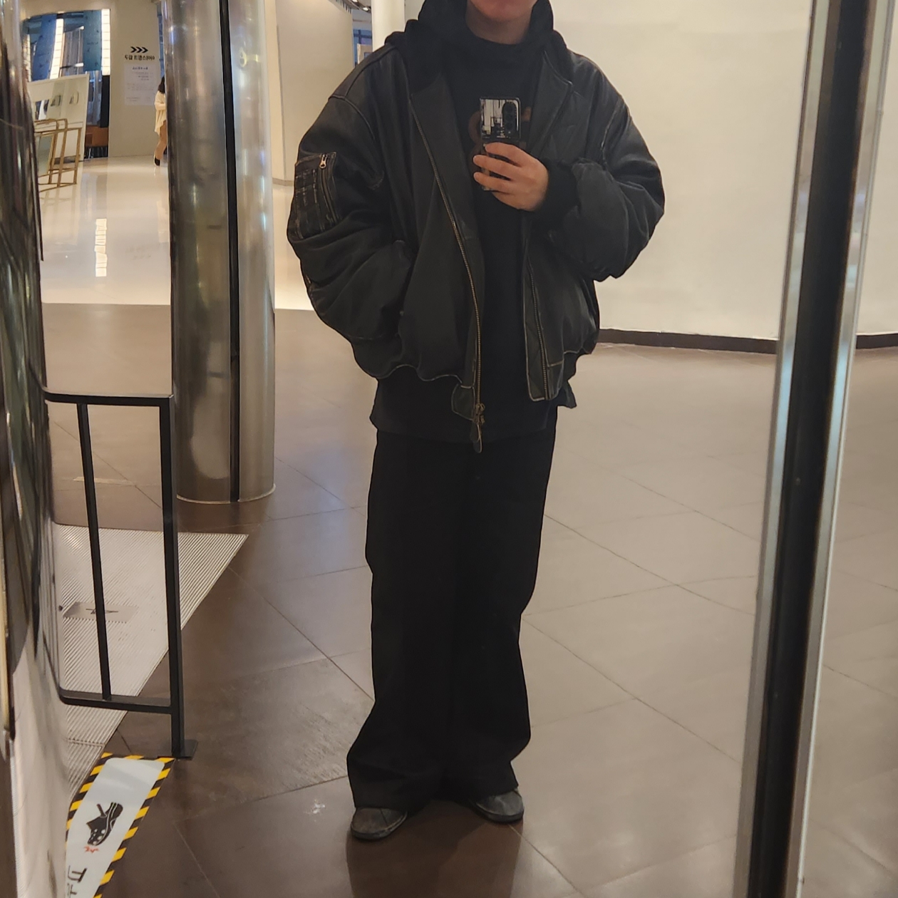 Balenciaga Crypto Hoodie Medium Fit Black Faded 착용 스타일