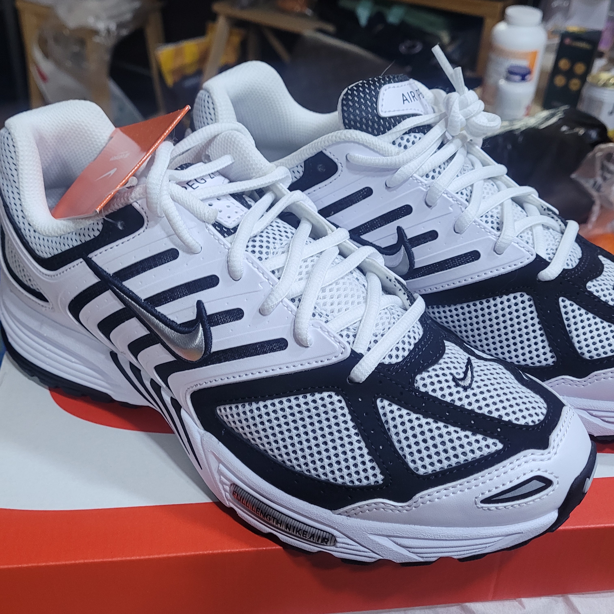 Nike Air Pegasus 2K5 White Black 착용 스타일 - 1