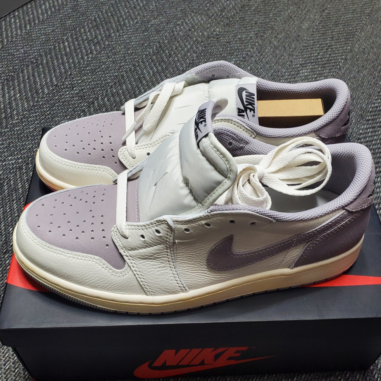 Jordan 1 Retro Low OG Atmosphere Grey 착용 스타일