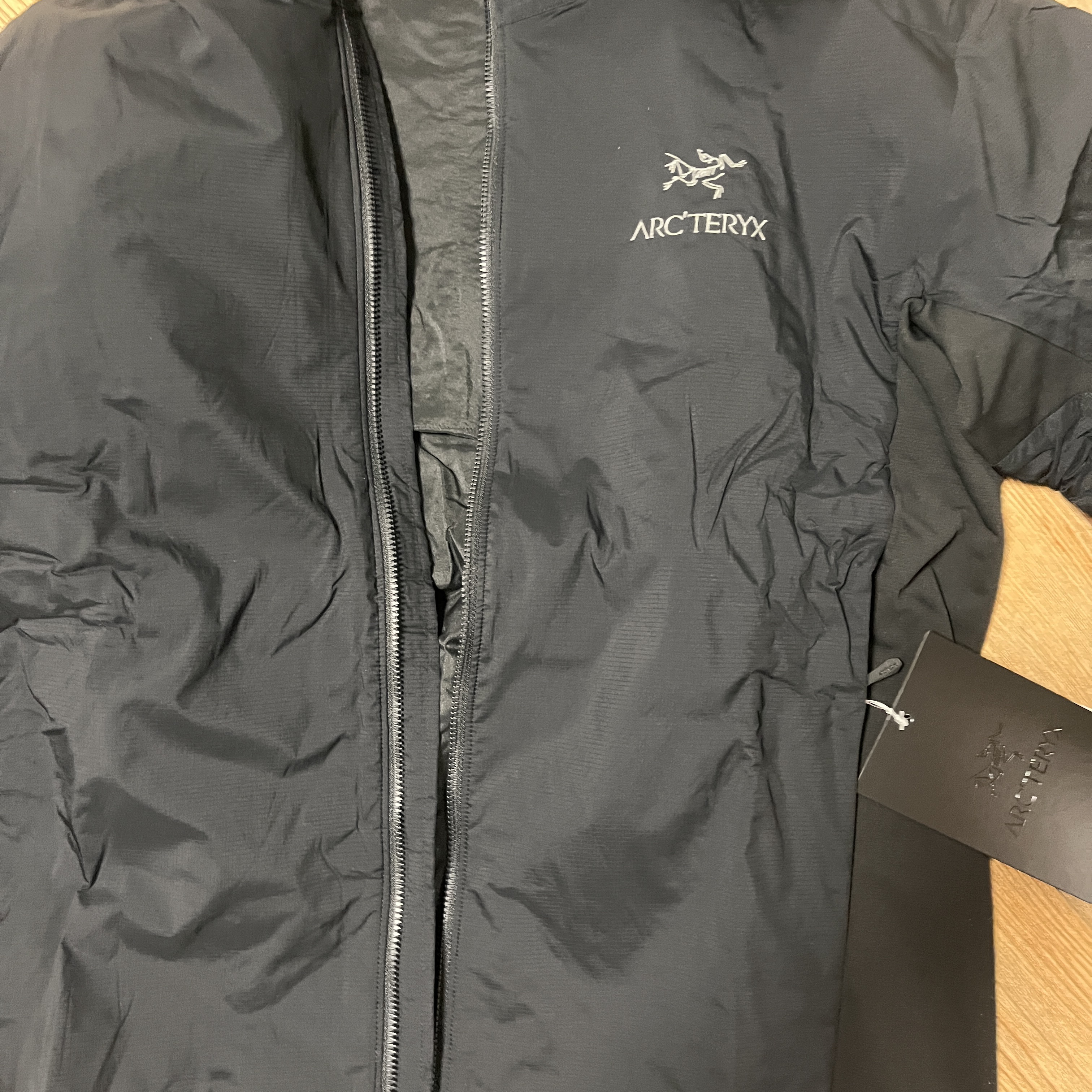 Arc'teryx Atom LT Hoody Black 착용 스타일