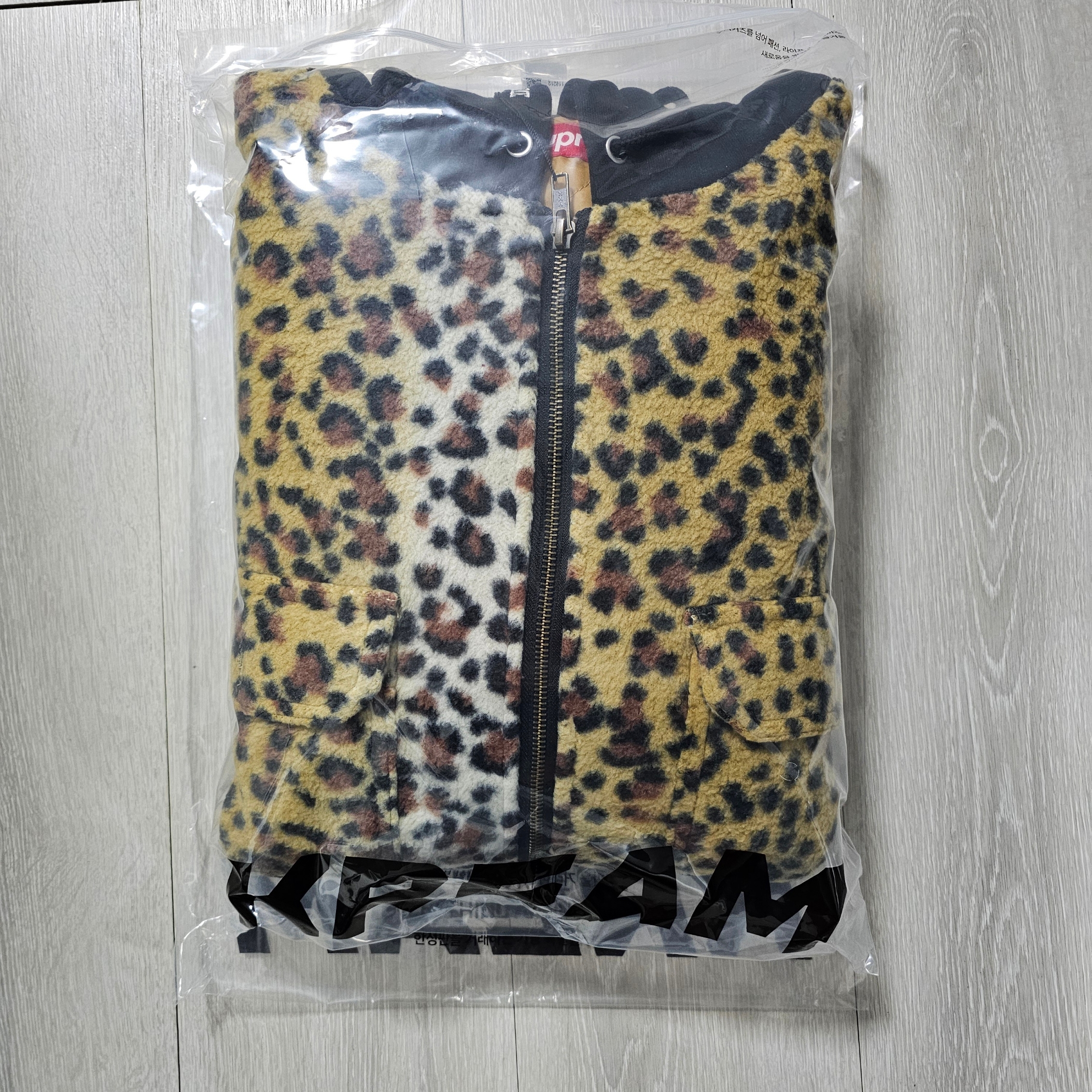 Supreme Fleece Zip Up Hooded Shirt Brown Leopard - 23FW 착용 스타일 - 1